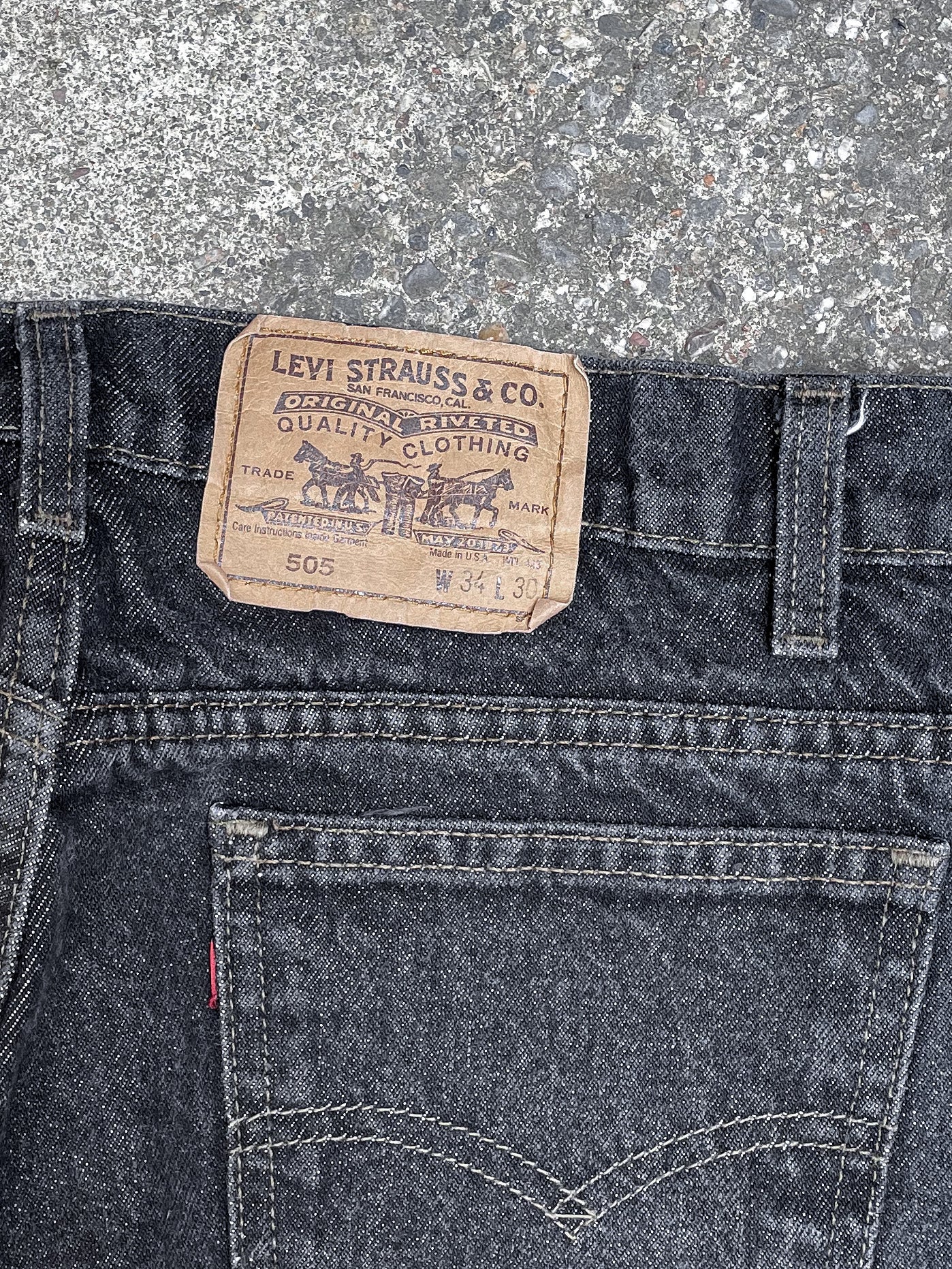 1980s/90s Levi’s Faded Dark Charcoal 505 Released Hem (33X29)