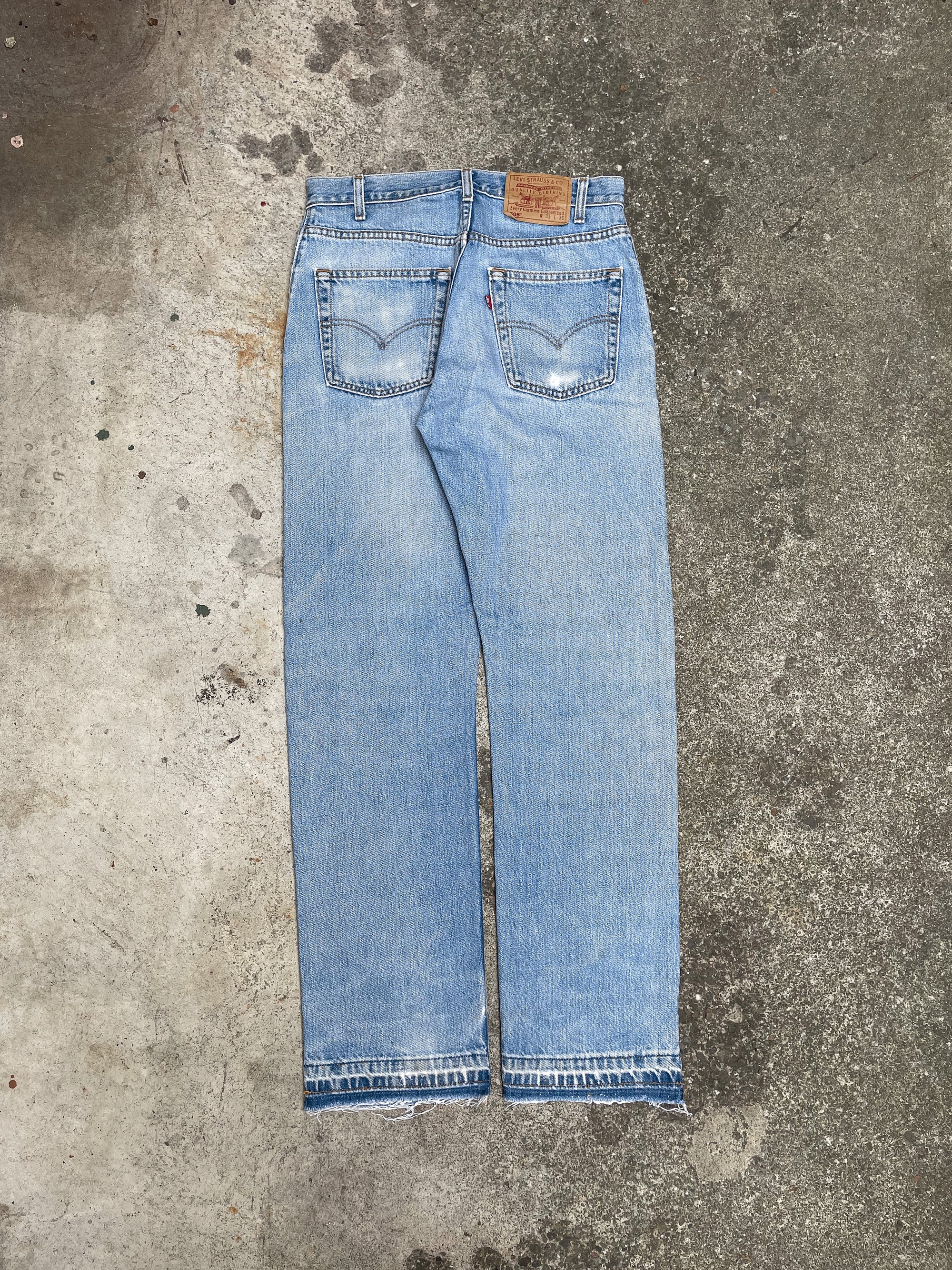 Vintage Levi’s Distressed Faded Blue 505 Released Hem (30X31)