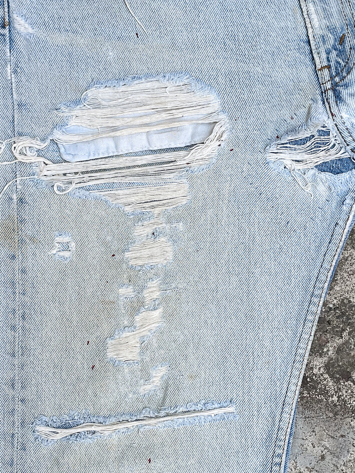 1970s/80s Levi’s Distressed Faded Blue 505 (31X31)