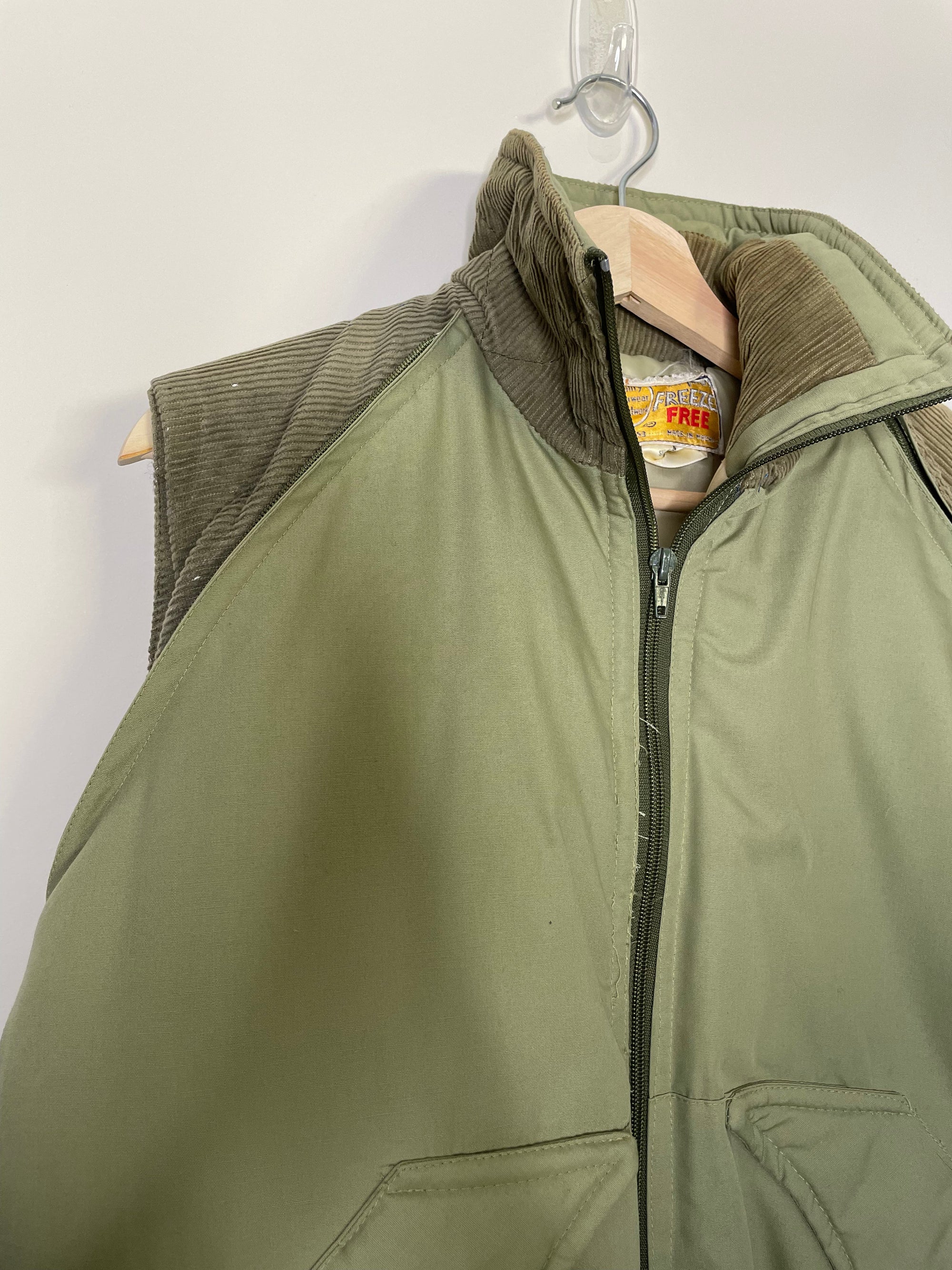 1970s Khaki Green Corduroy-Paneled Convertible Puffer Jacket (S/M)