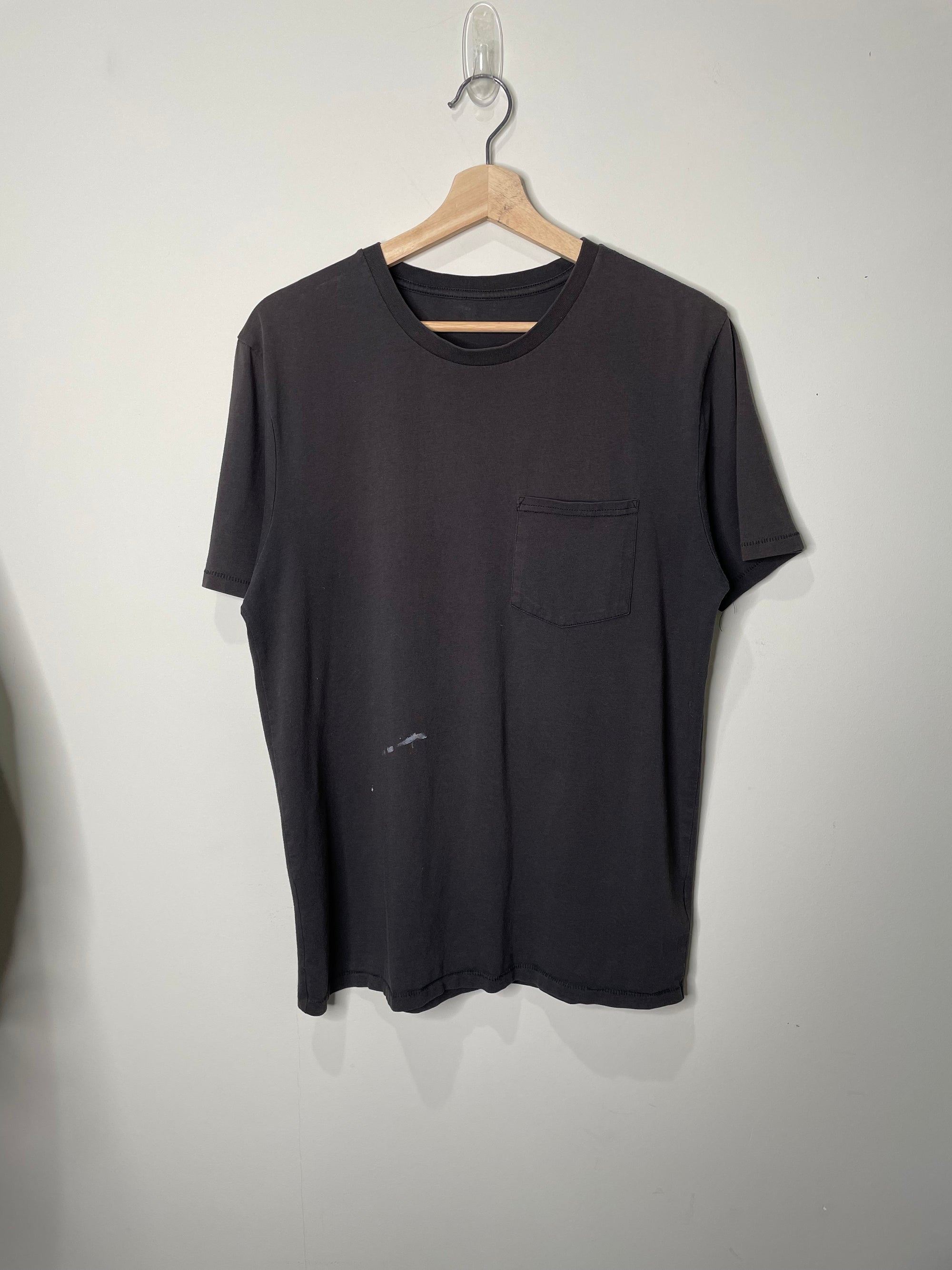 Vintage Faded Black Single Stitched Pocket Tee (M)