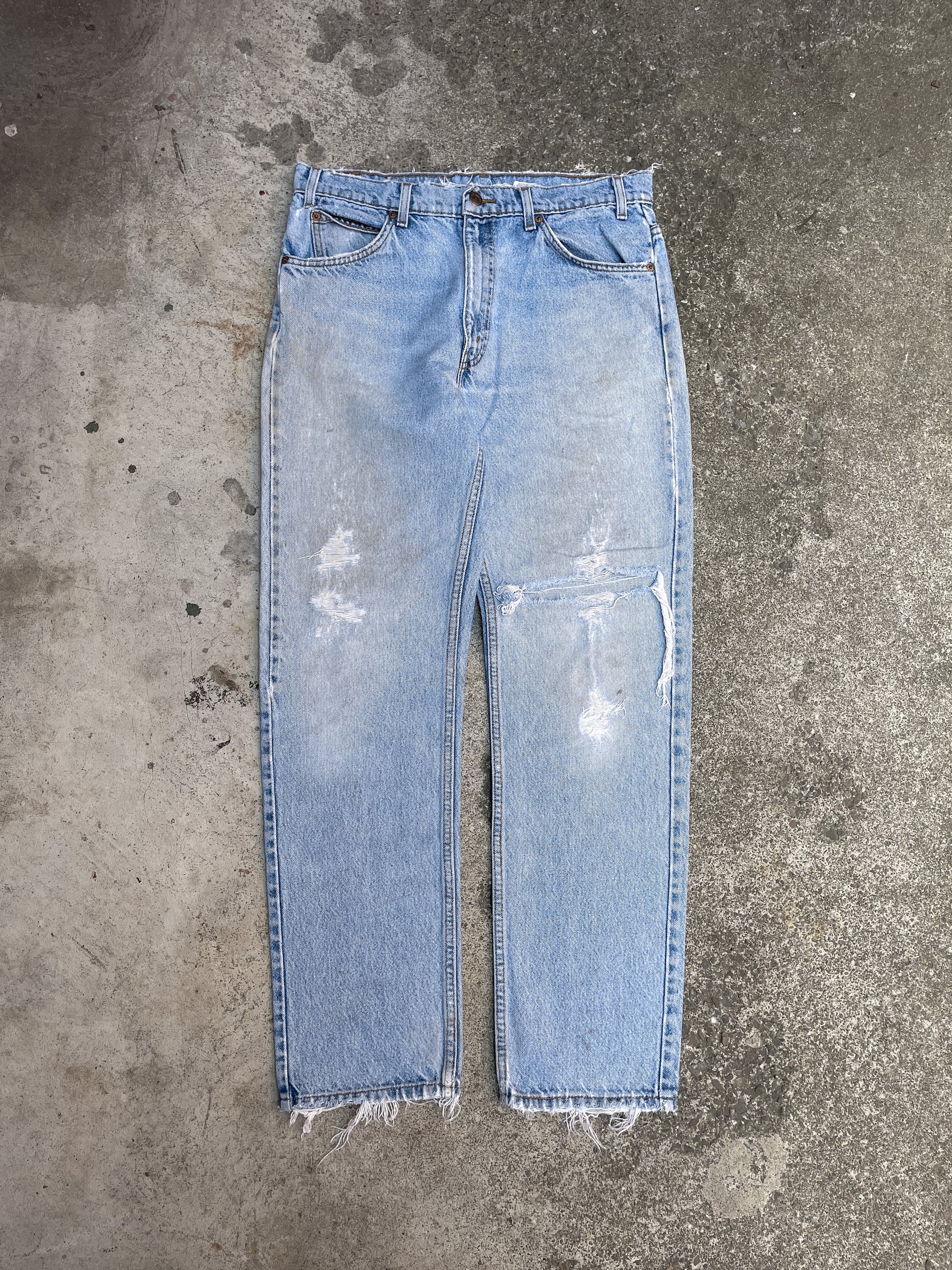 1990s Orange Tab Levi’s Distressed Light Wash Blue 505 (33X30)