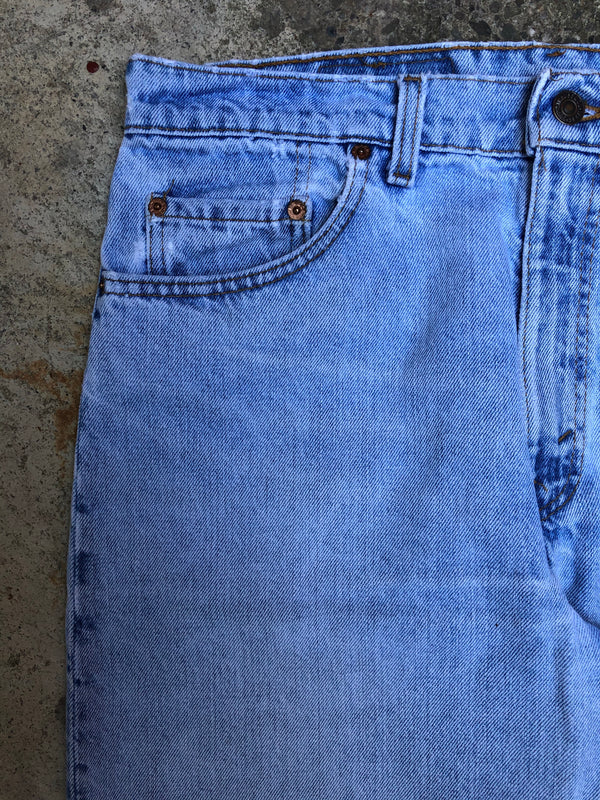 1990s Levis 550 Light Wash Worn In Blue (33X33)