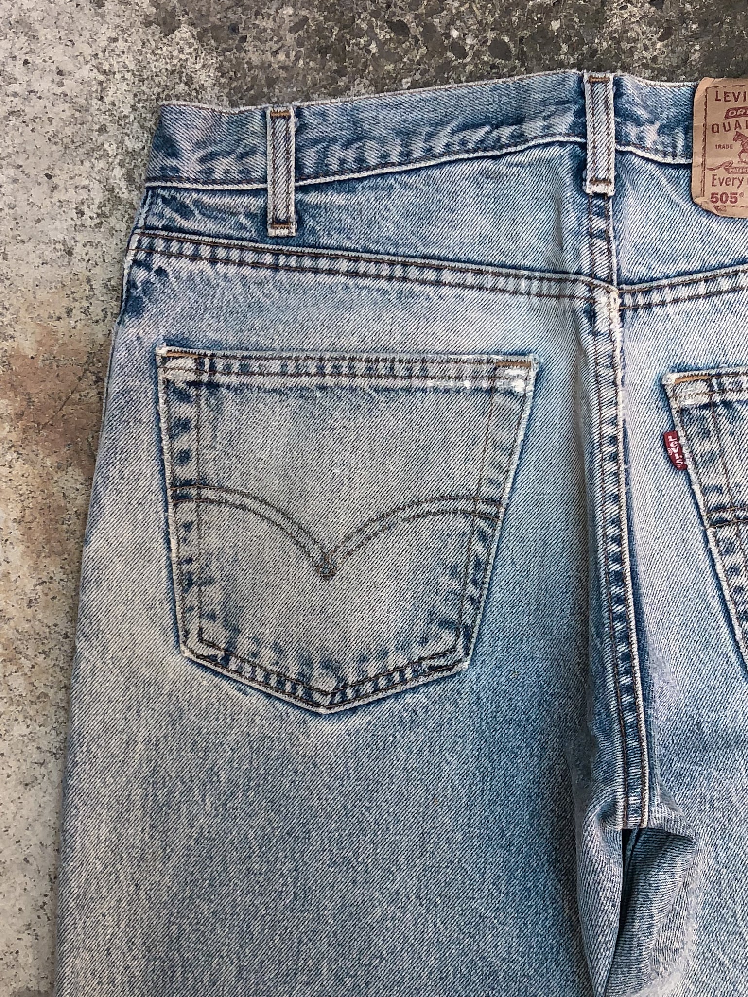 1990s Levis Faded Blue Knee Blowout 505 (31X32)