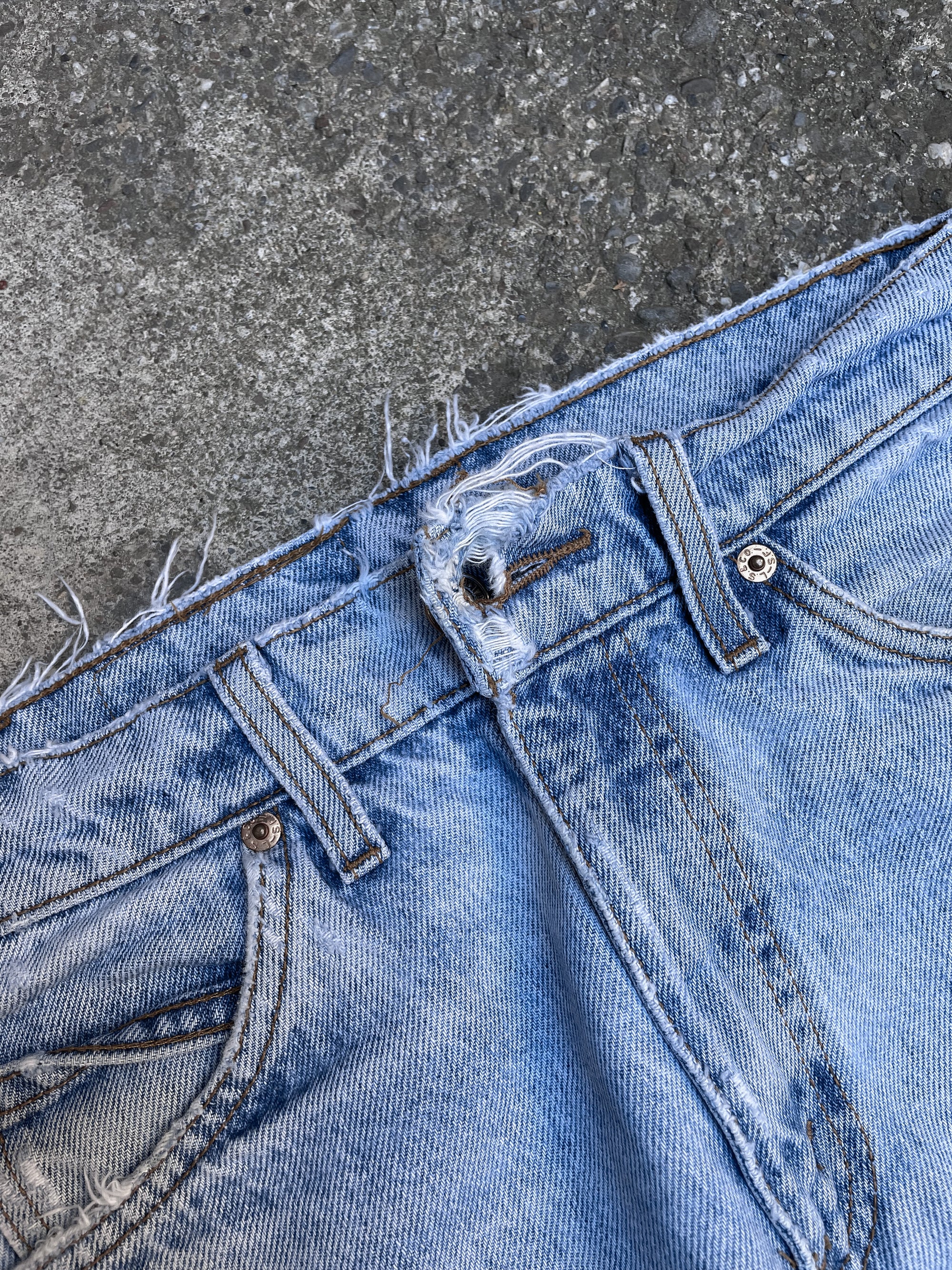 1990s Orange Tab Levis Distressed Faded Blue 505 Released Hem (28X30)