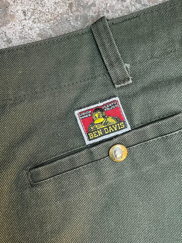 1990s Ben Davis Faded Pine Green Work Pants (32X28)