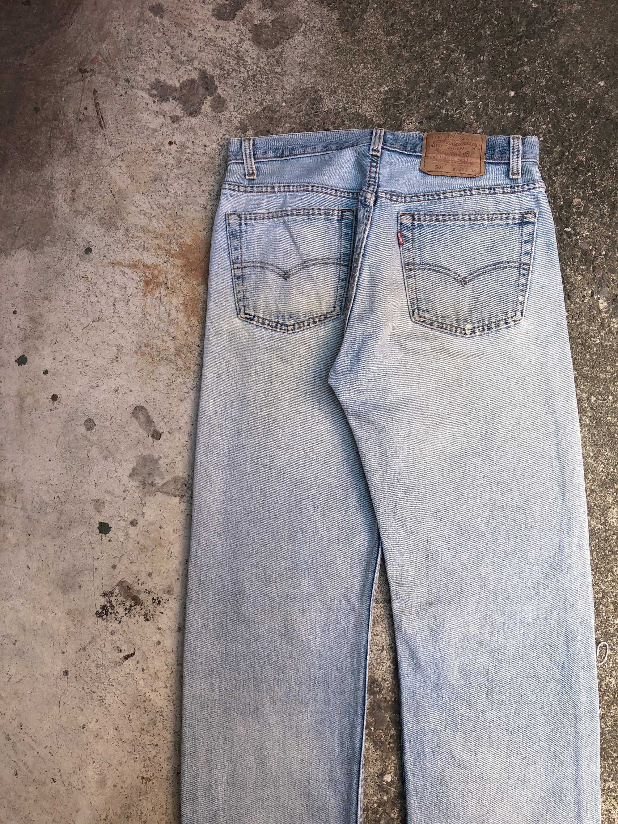 1990s Levis Distressed Faded Blue 501 (31X32)