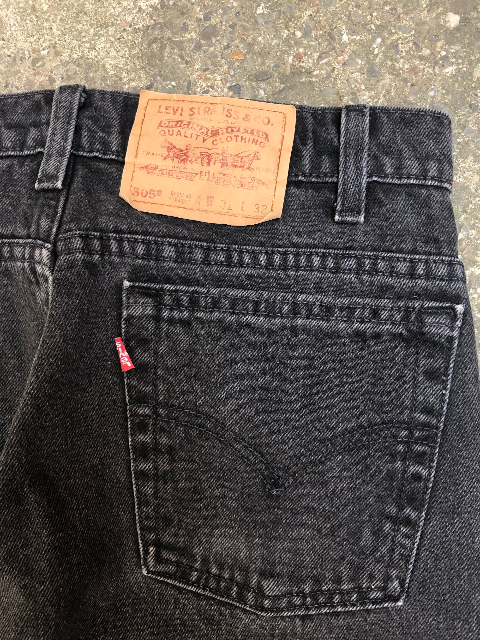 1990s Faded Black Levis 505 Released Hem (29X33)