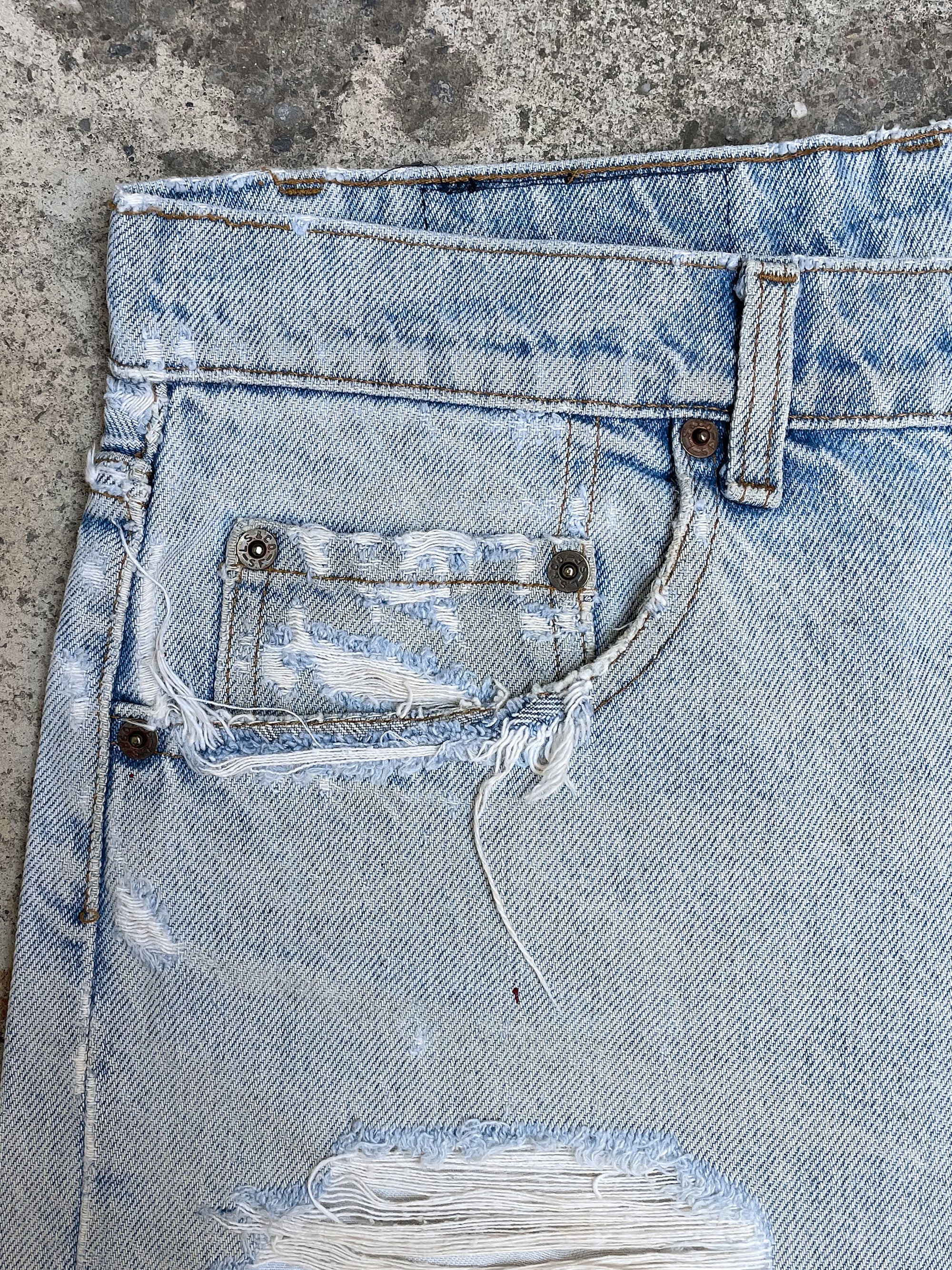 1970s/80s Levi’s Distressed Faded Blue 505 (31X31)