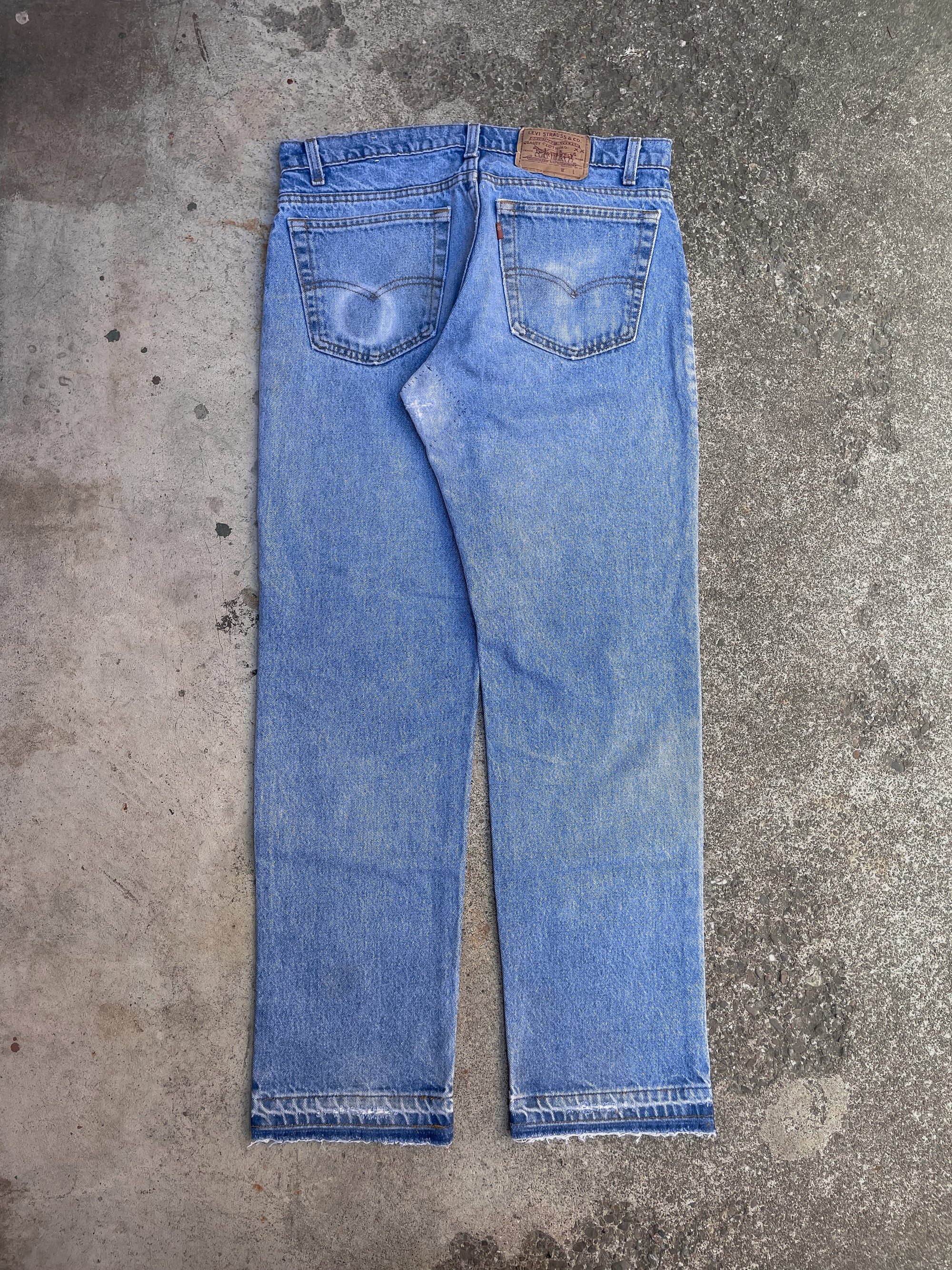 1980s Levi’s Repaired Faded Blue 506 Released Hem (33X30)