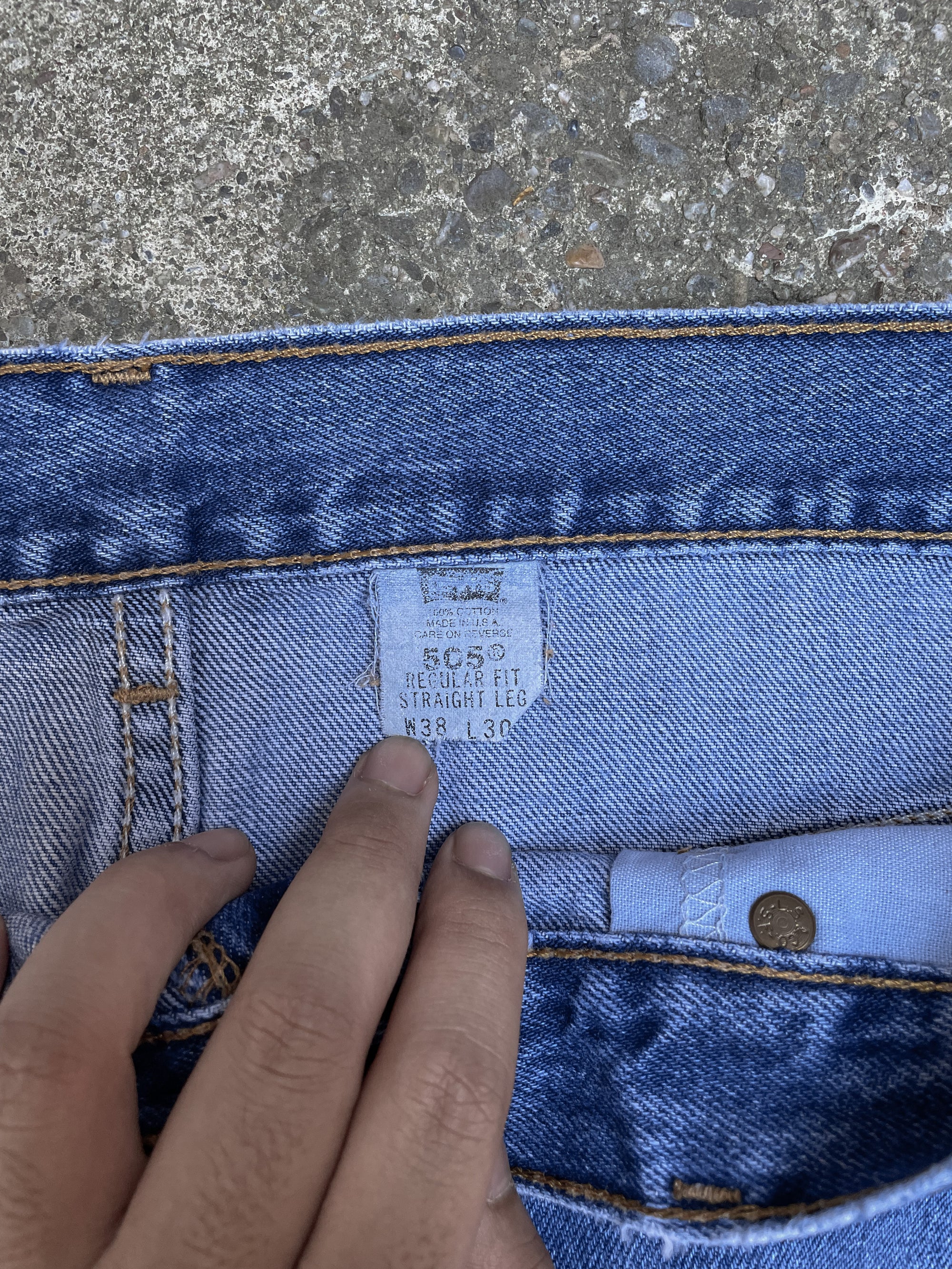 Vintage Levis Faded Blue 505 (36X28)