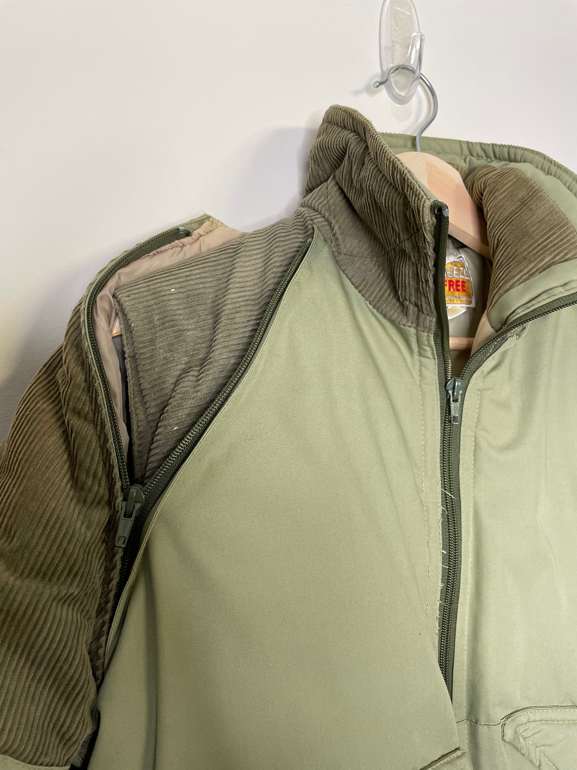 1970s Khaki Green Corduroy-Paneled Convertible Puffer Jacket (S/M)