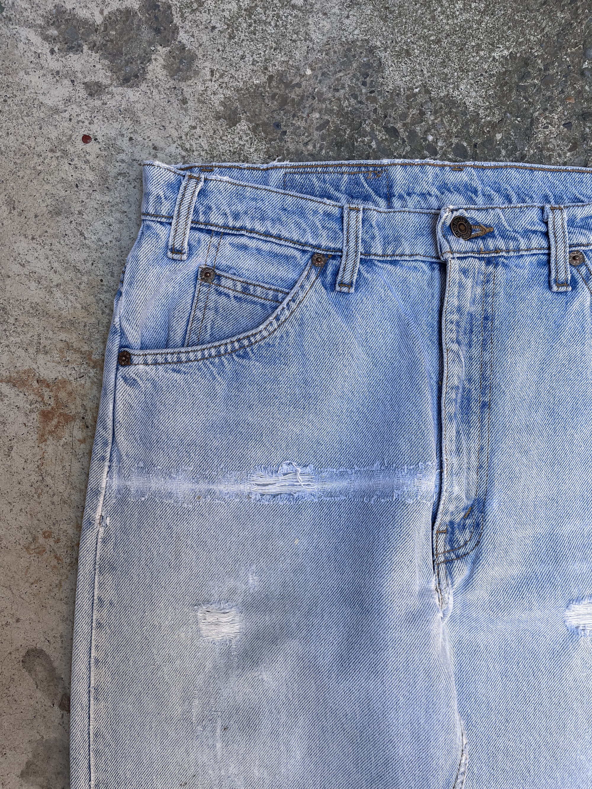 1990s Orange Tab Levi’s Distressed Faded Blue 505 (33X30)