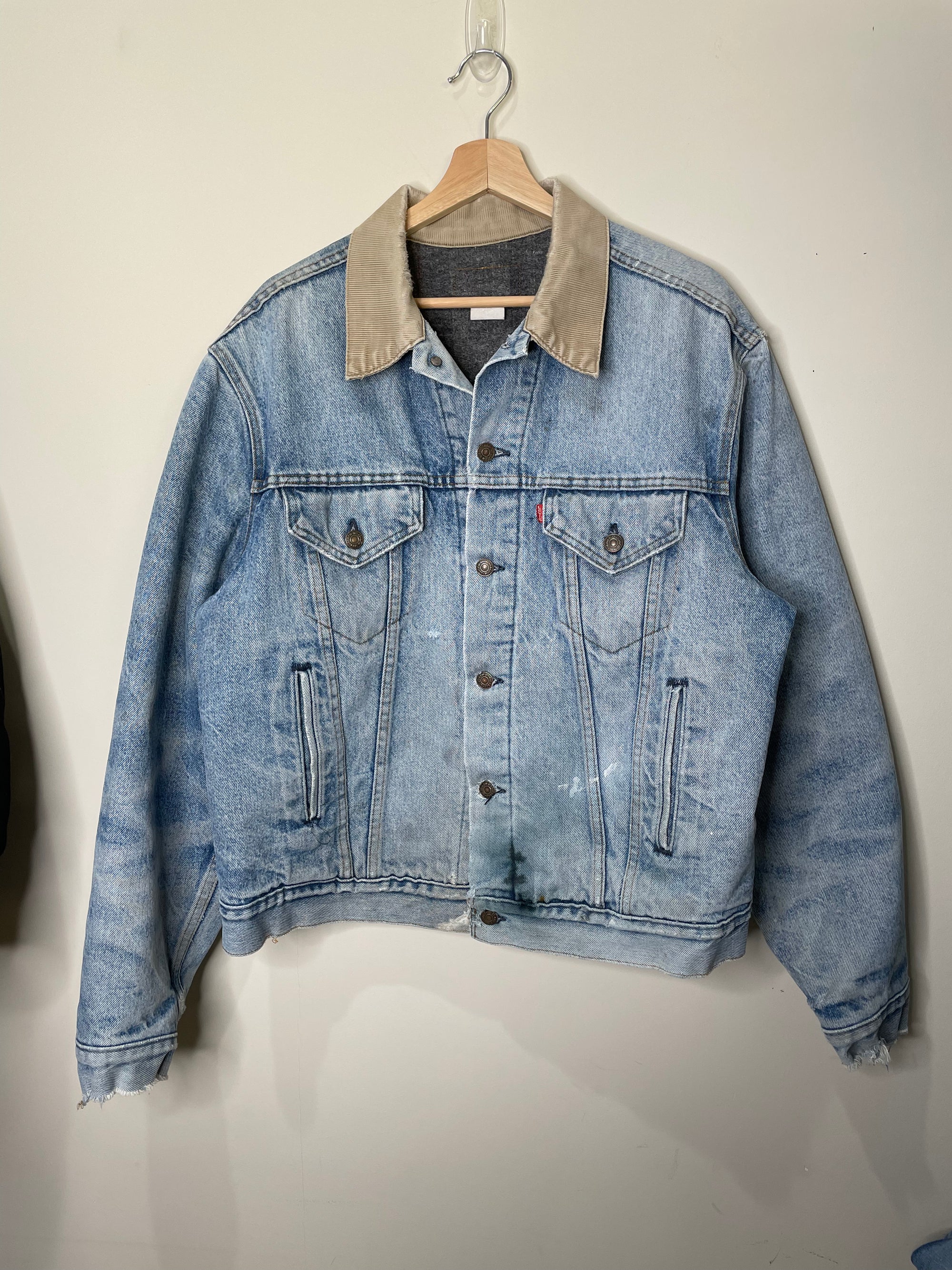 1980s Levi’s Faded Corduroy Collar Blanket-Lined Denim Trucker Jacket (L)