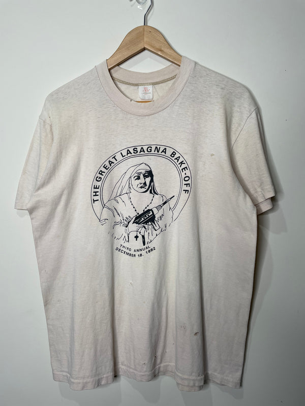 1980s “The Great Lasagna Bake-Off” Cream Single Stitched Tee (M)