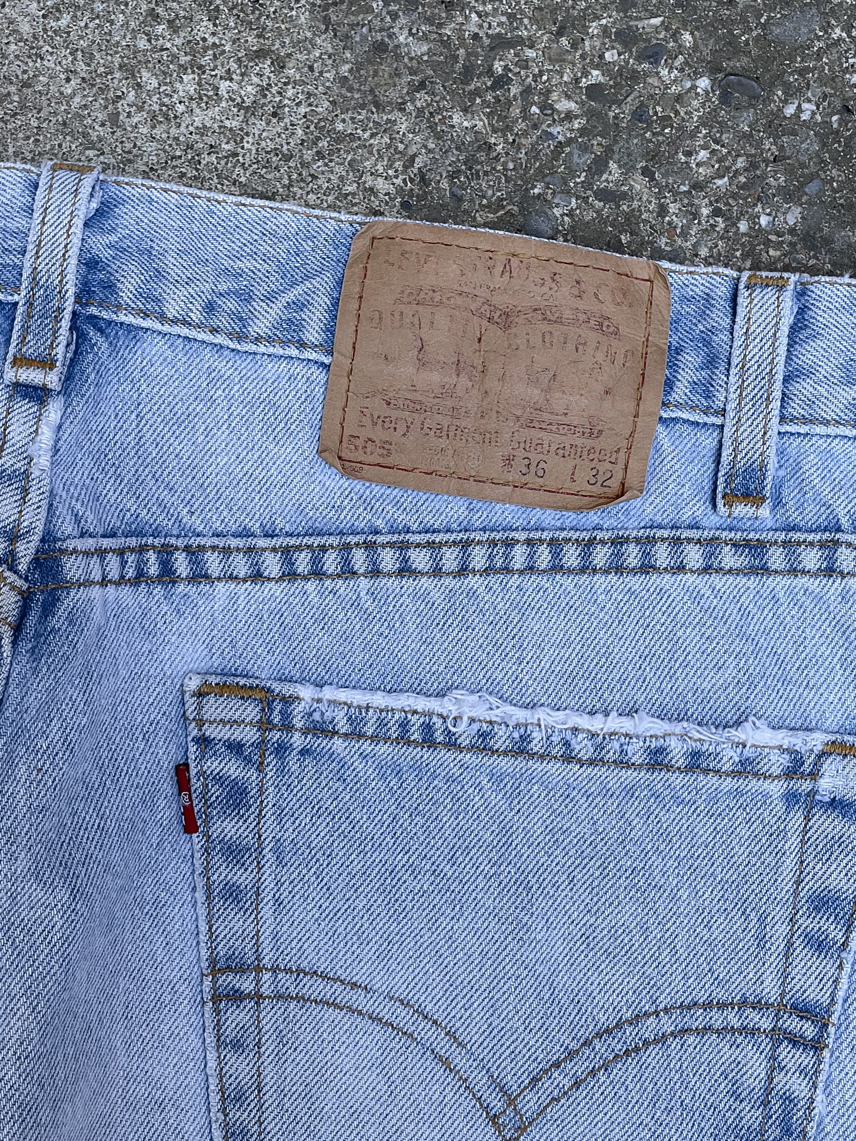 Vintage Levi’s Faded Blue 505 (35X31)