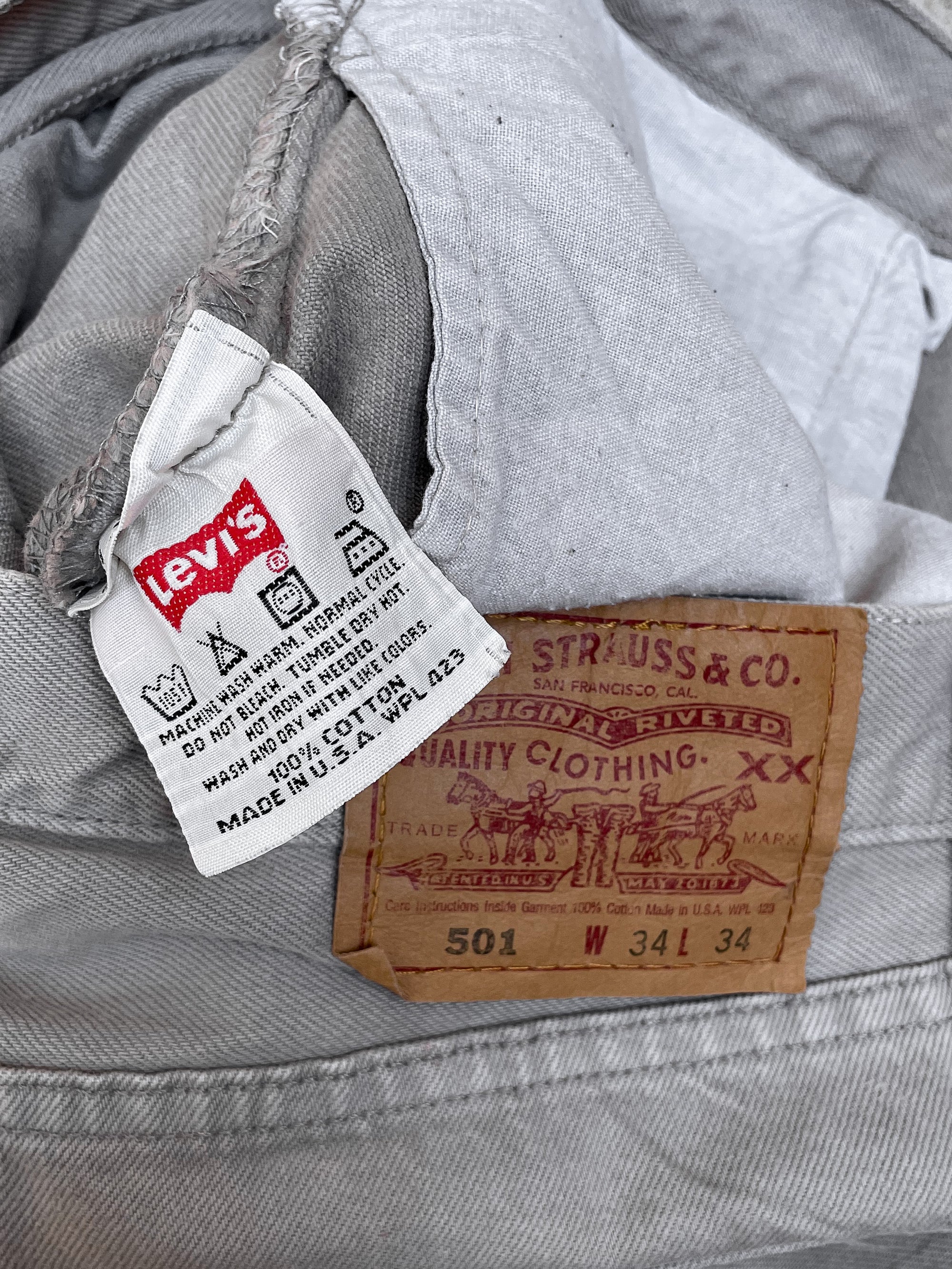 1990s Levi’s Dirty Grey 501 (33X33)