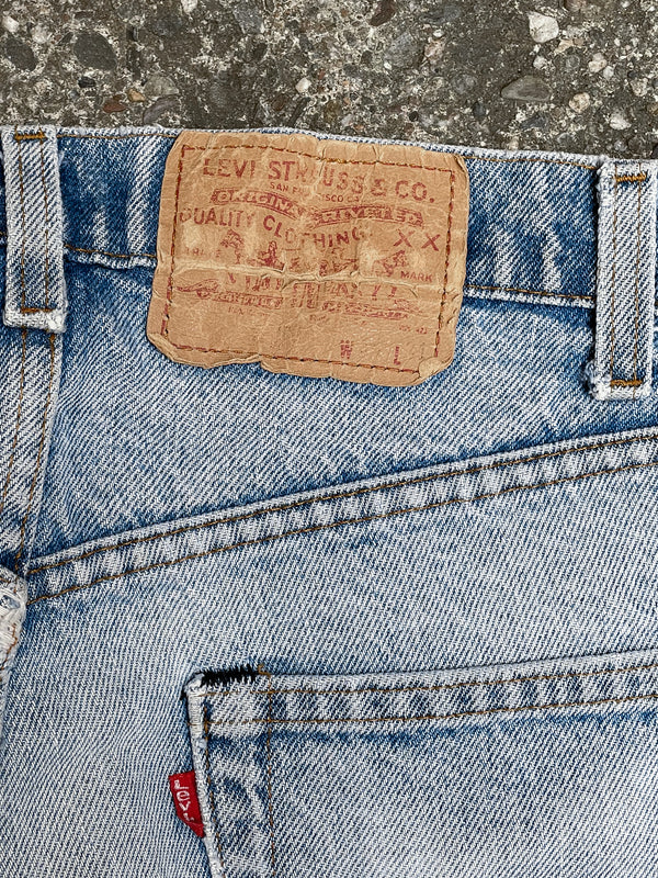 1980s Levi’s Distressed Faded Blue 505 Released Hem (32X28)