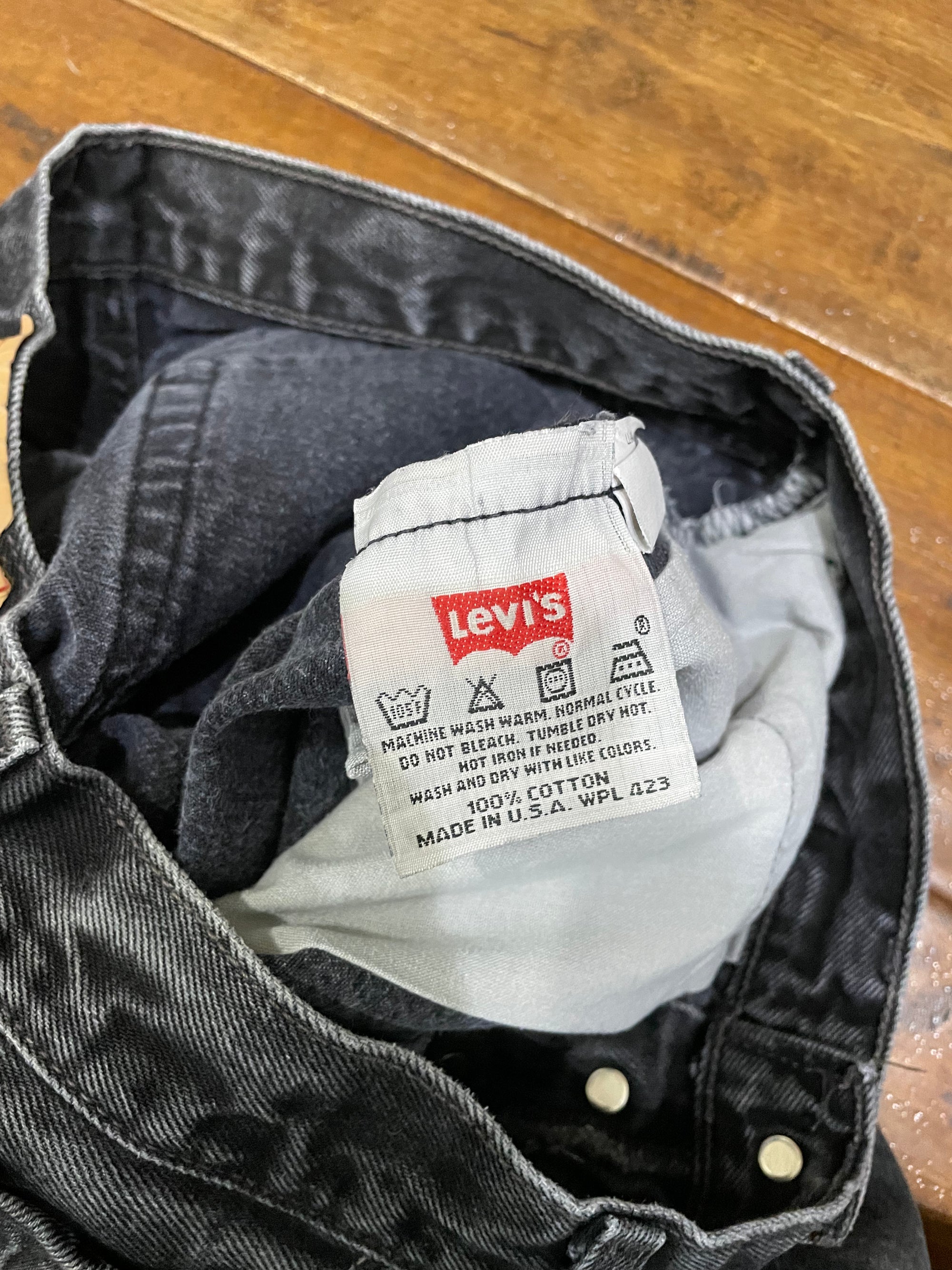 Vintage Levi’s Faded Black 501 Released Hem (30X31)