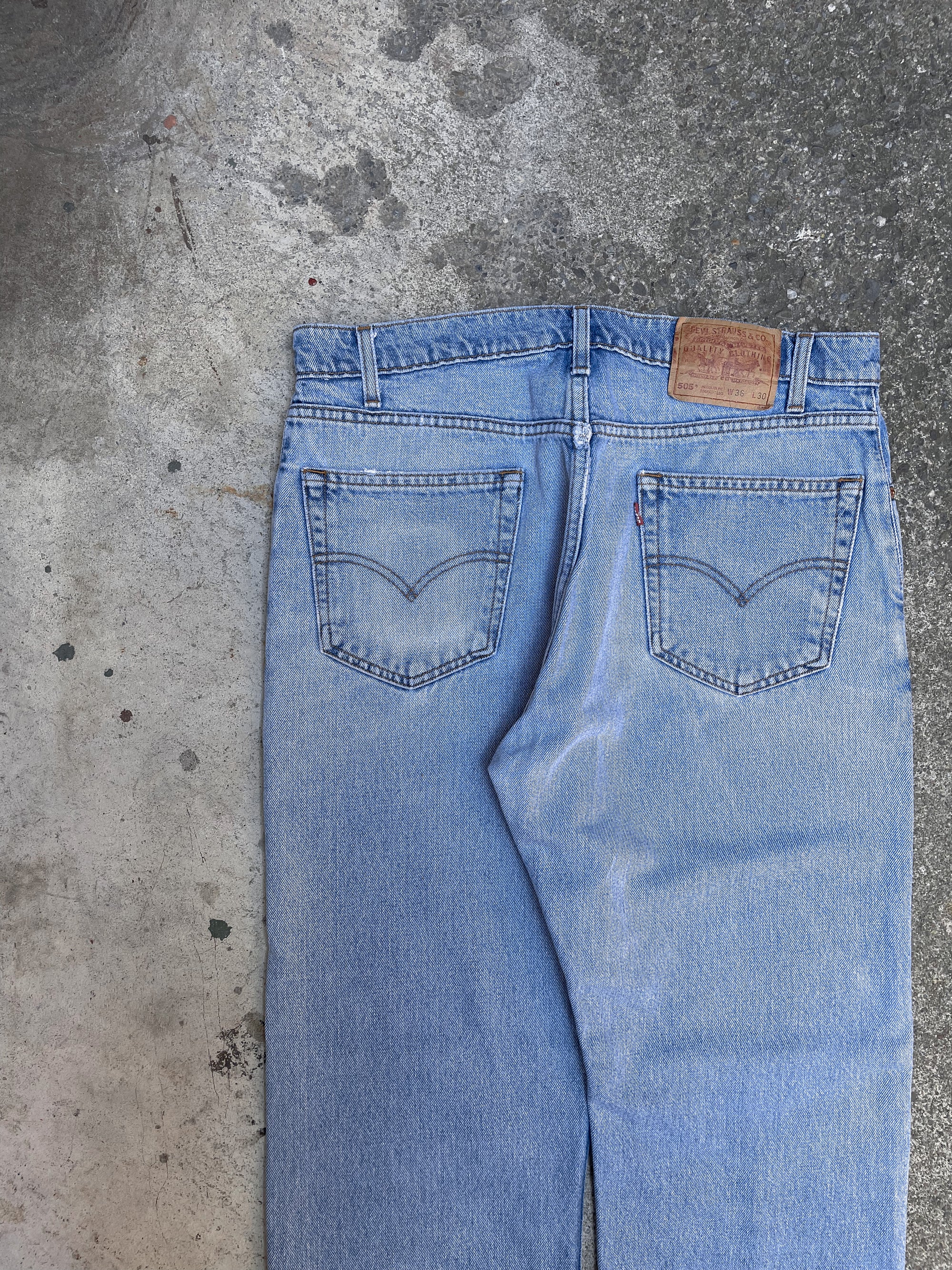 1990s Levis Faded Blue 505 Released Hem (35X30)