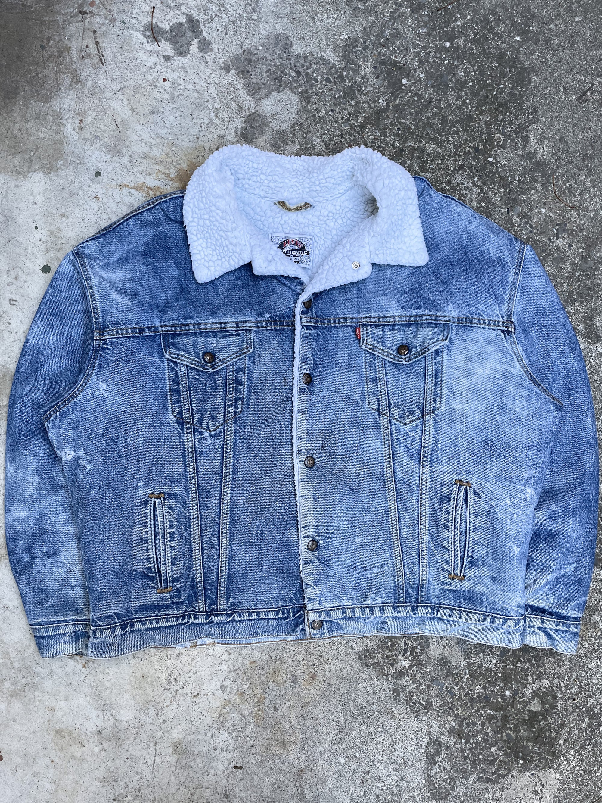 1990s Levi’s Faded Blue Sherpa Lined Denim Jacket (XXL)
