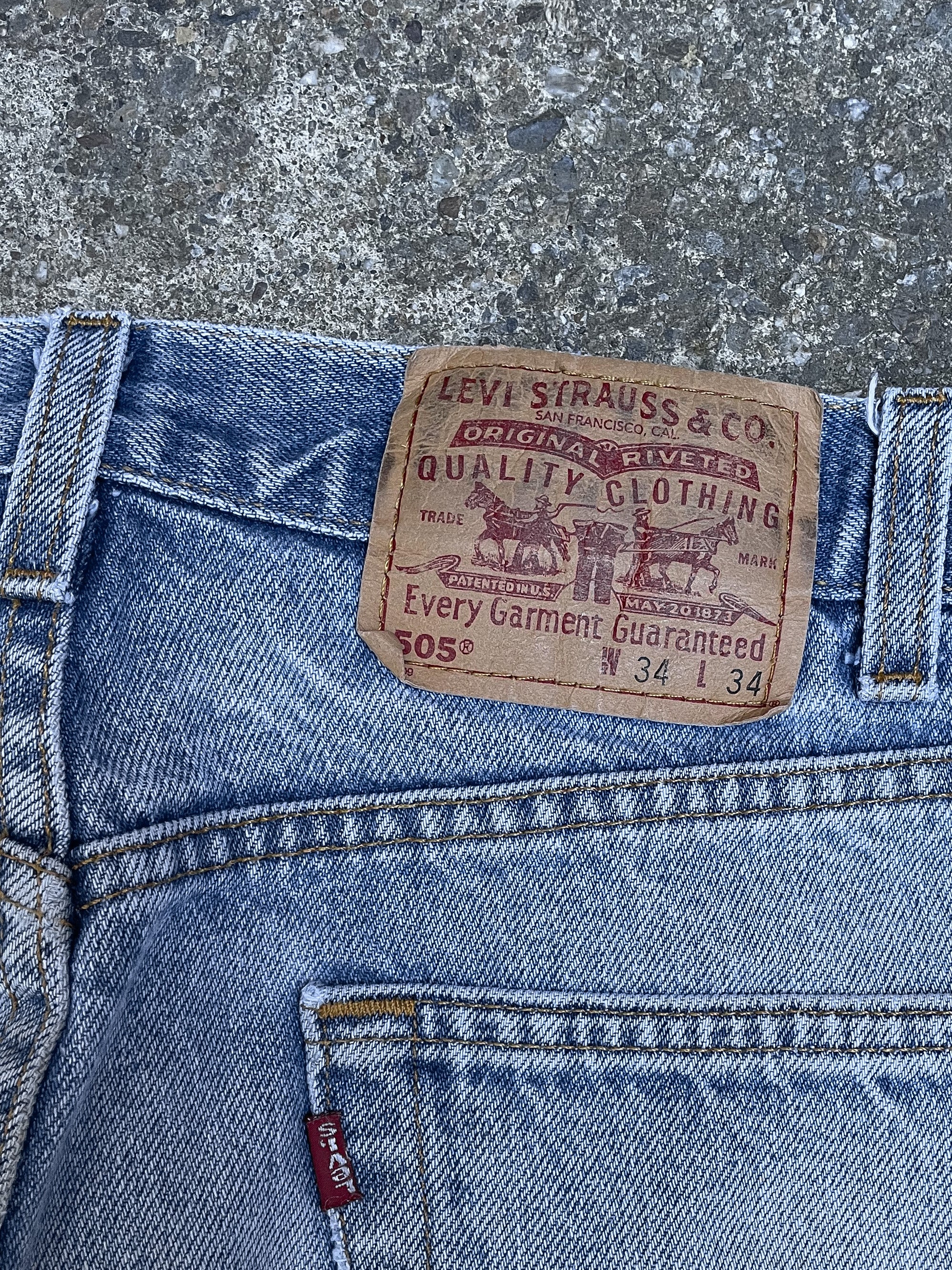 Vintage Levi’s Faded Blue 505 (32X33)