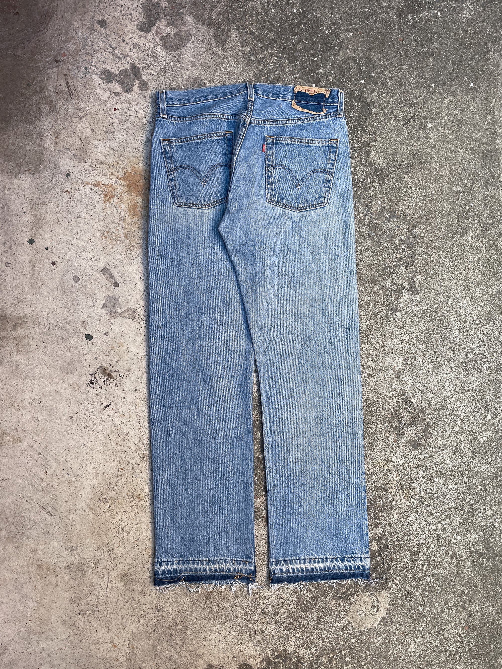 Vintage 00s Levi’s Faded Blue 501 Released Hem (31X31)