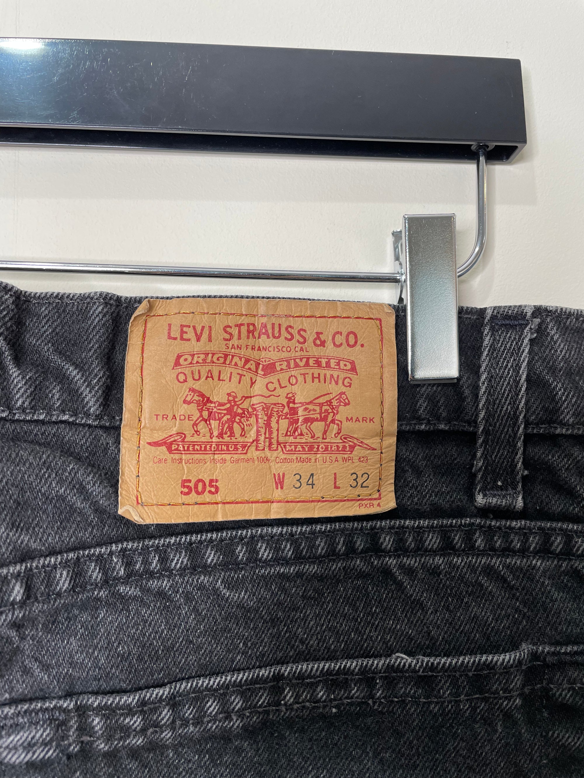 1990s Levi’s Faded Black 505 Released Hem (32X31)