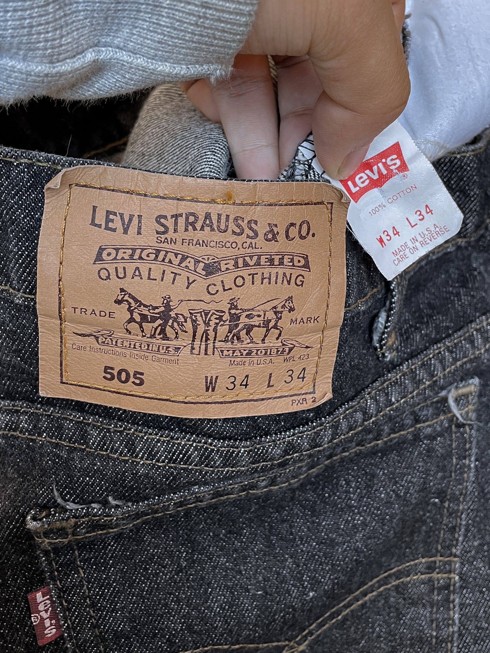 1990s Levi’s Dark Charcoal 505 Raw Hem (33X32)