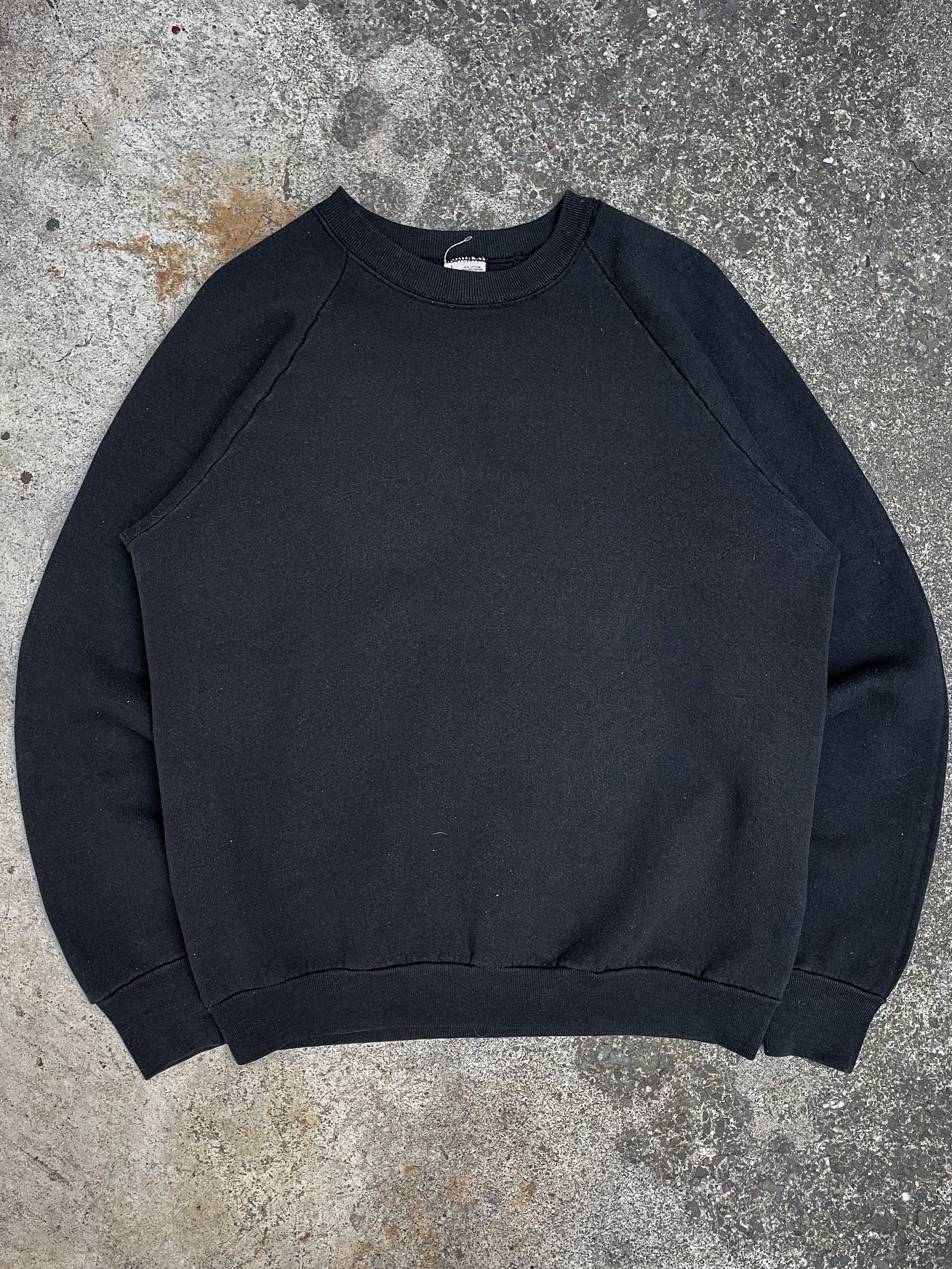 1990s Black Blank Raglan Sweatshirt (M)