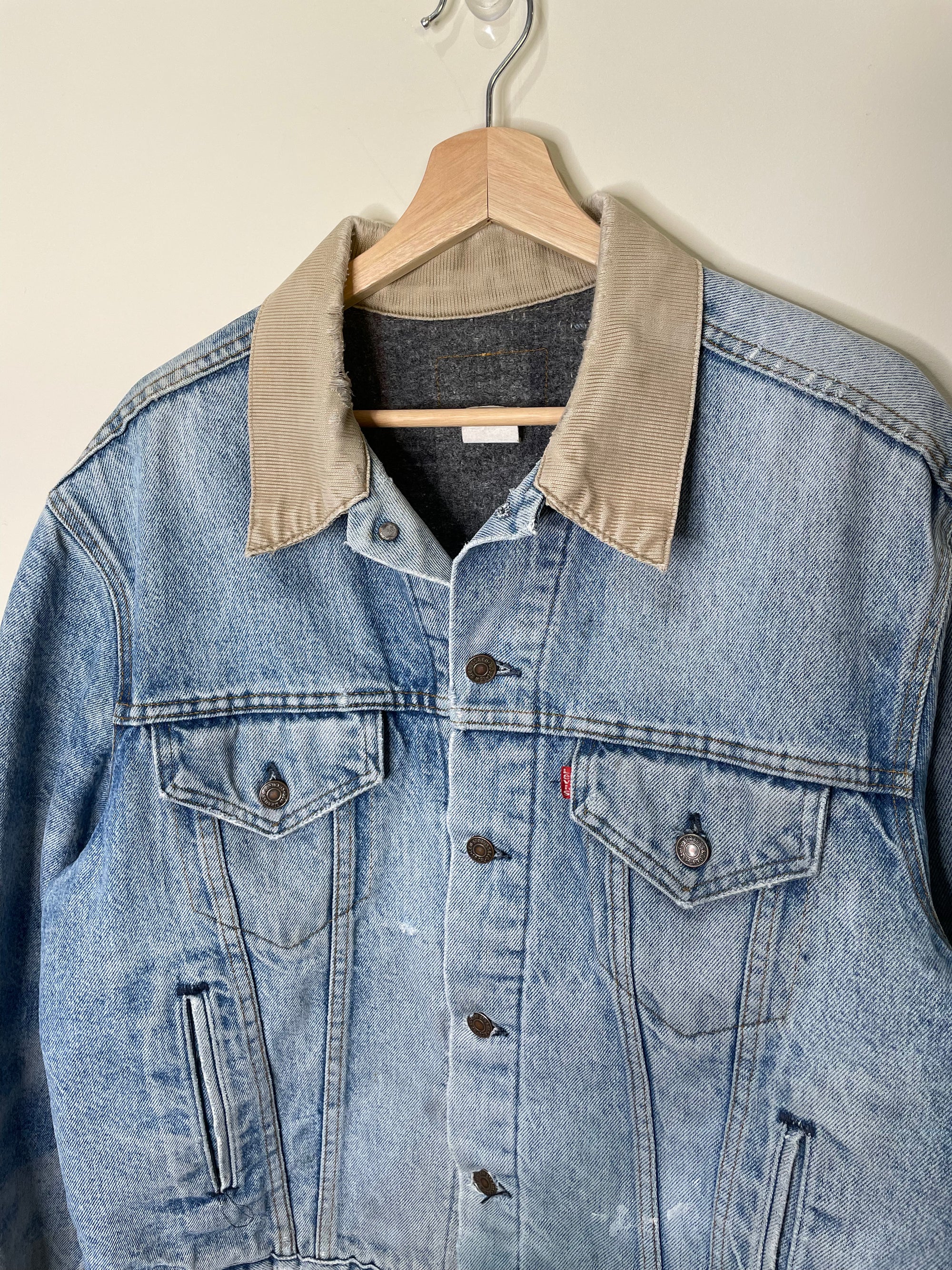 1980s Levi’s Faded Corduroy Collar Blanket-Lined Denim Trucker Jacket (L)