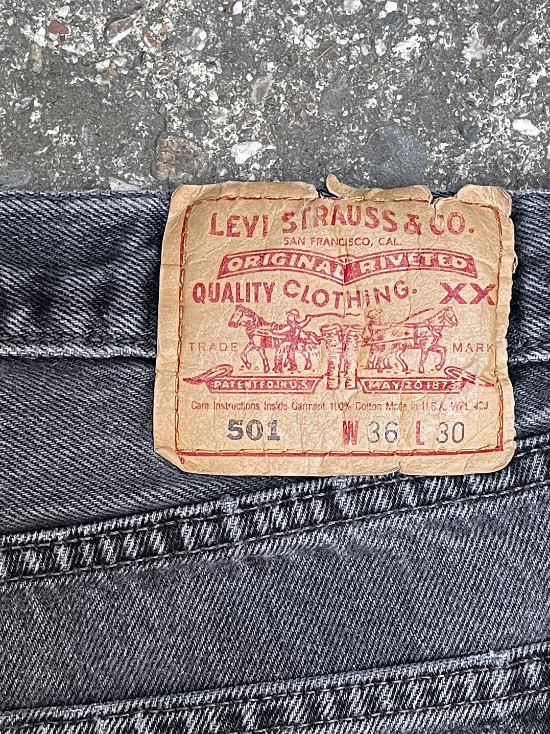 Vintage Levi’s Faded Black 501 Released Hem (33X29)