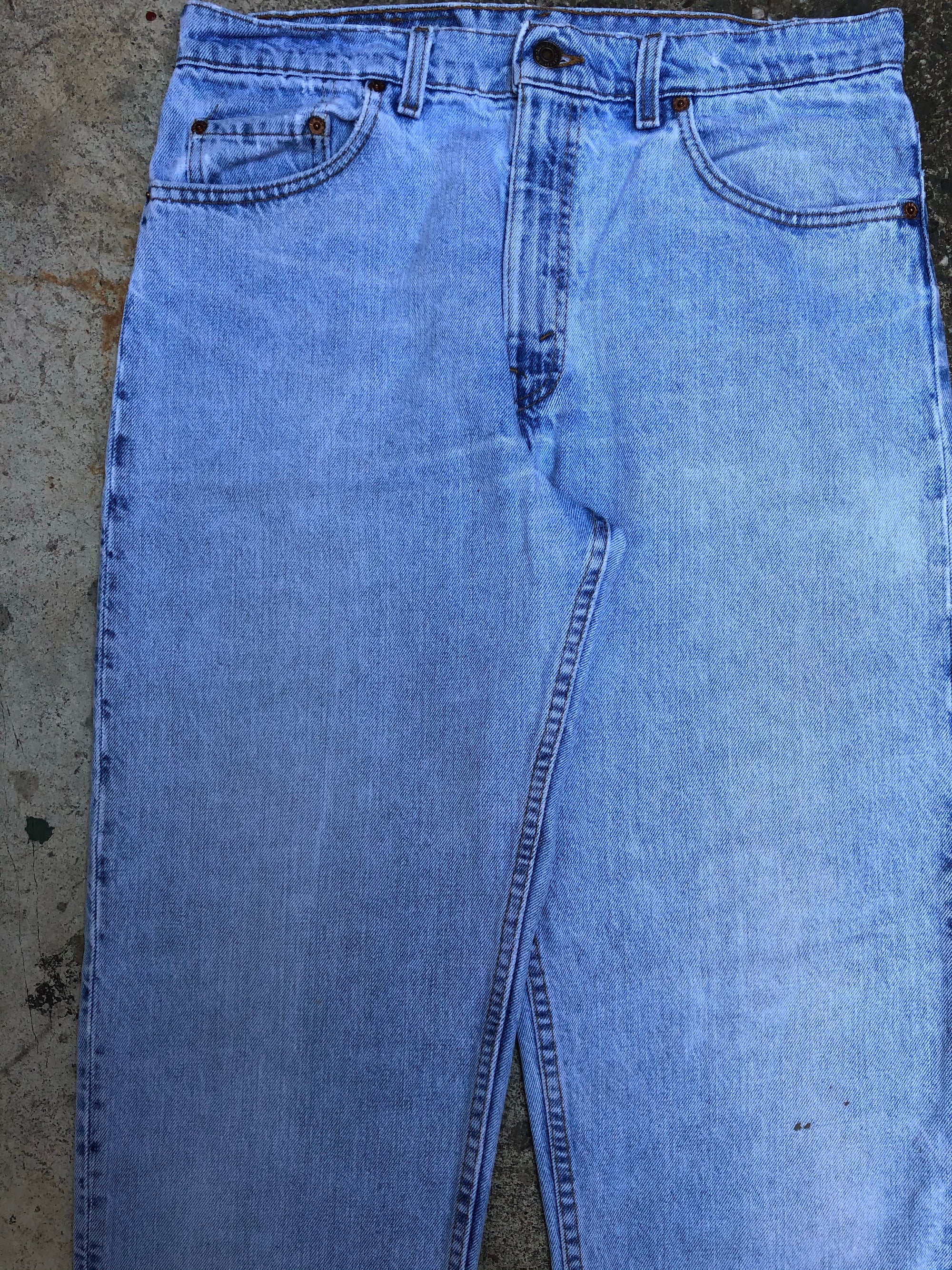 1990s Levis 550 Light Wash Worn In Blue (33X33)