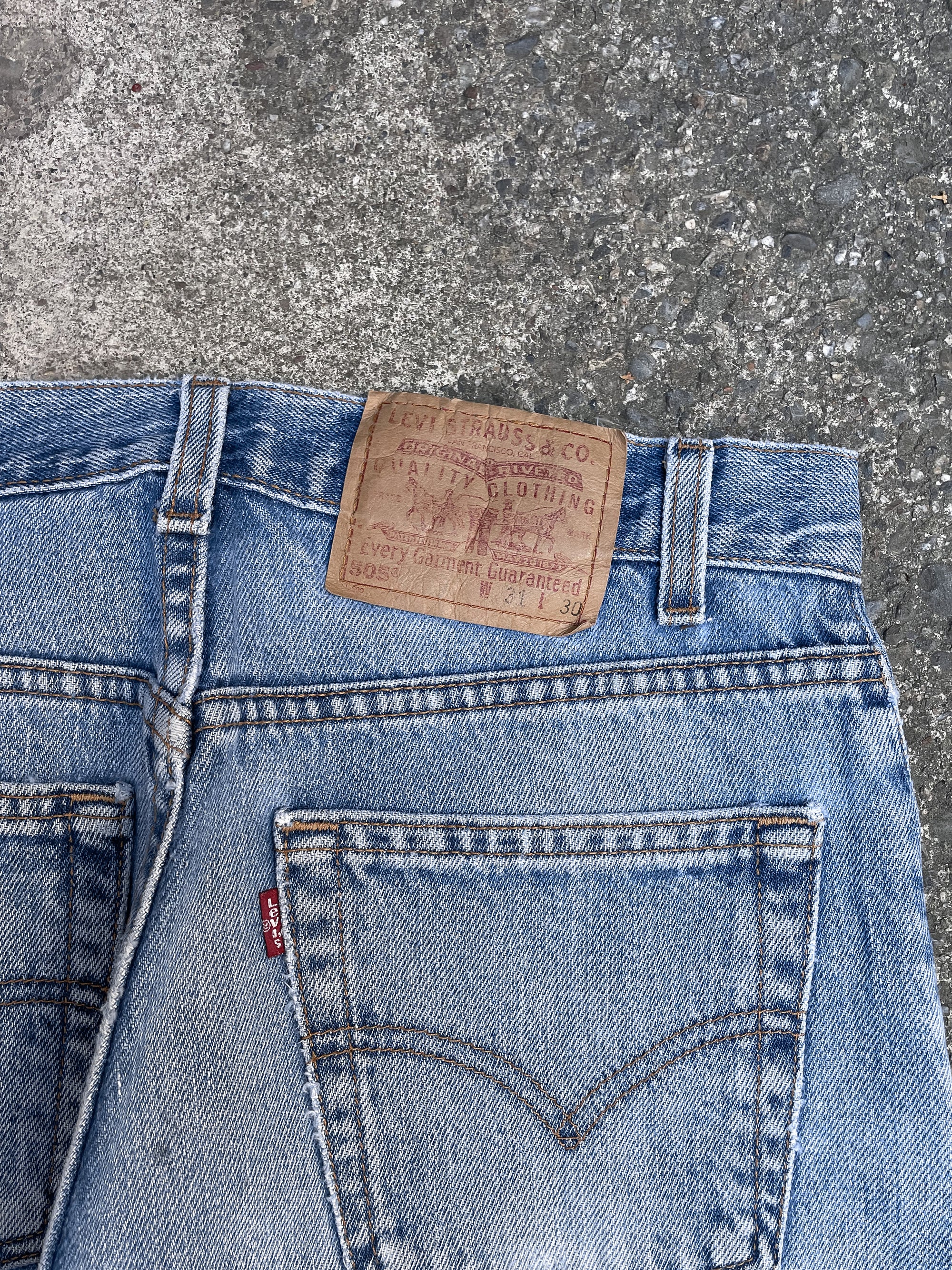 Vintage Levi’s Distressed Faded Blue 505 Released Hem (29X30)