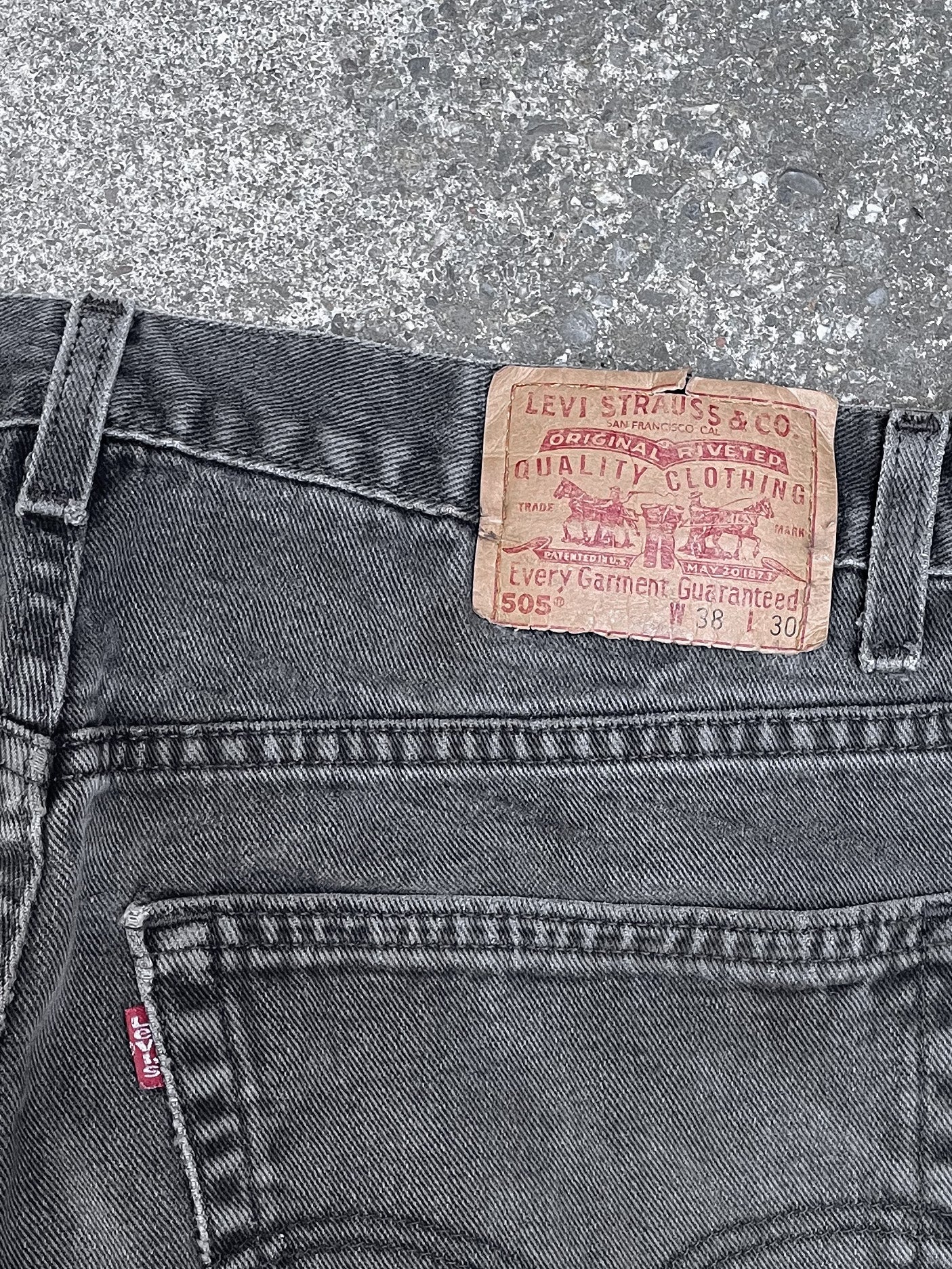 Vintage Levi’s Faded Black 505 Released Hem (35X29)