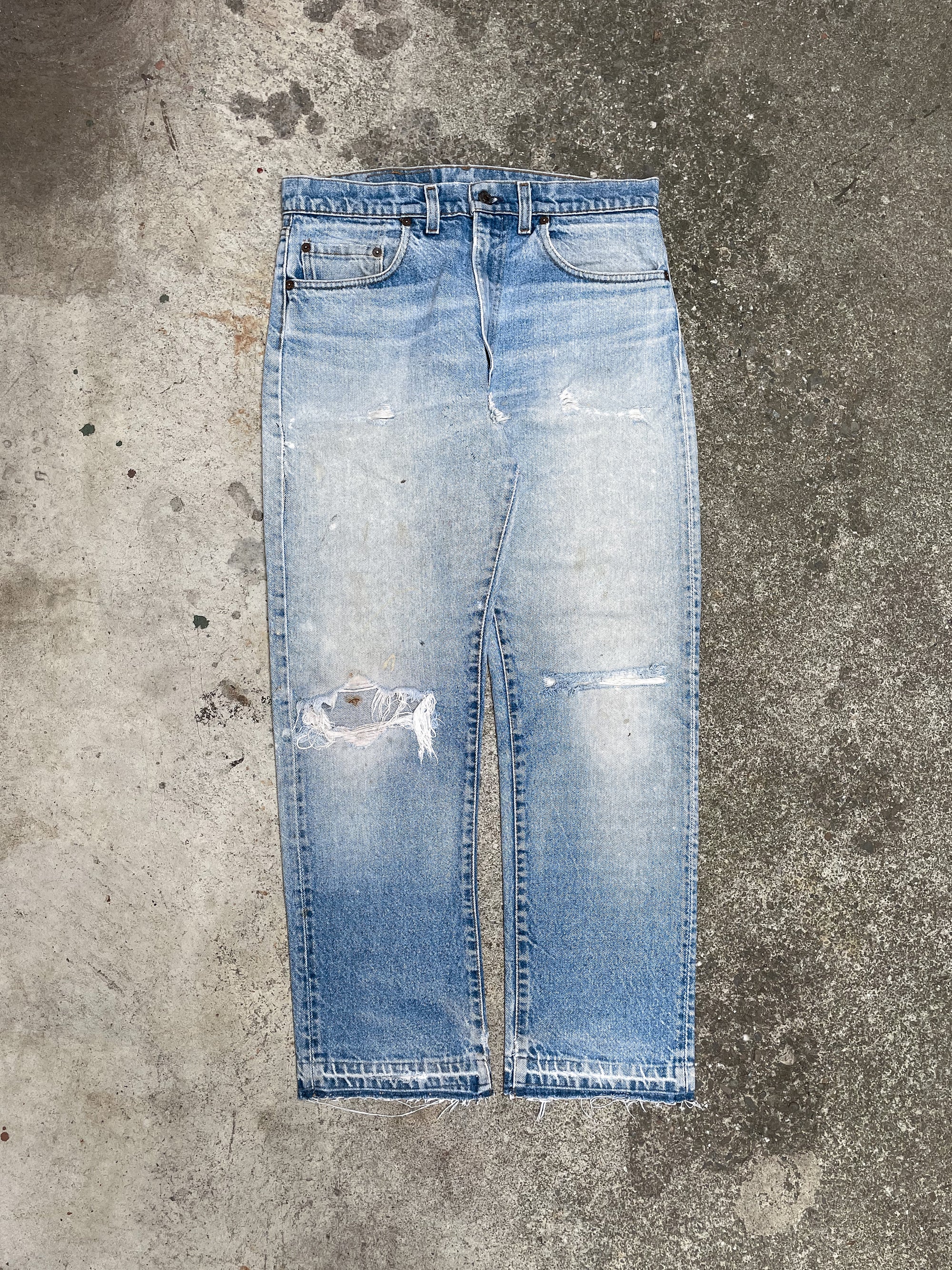 1980s Levi’s Distressed Faded Blue 505 Released Hem (32X28)