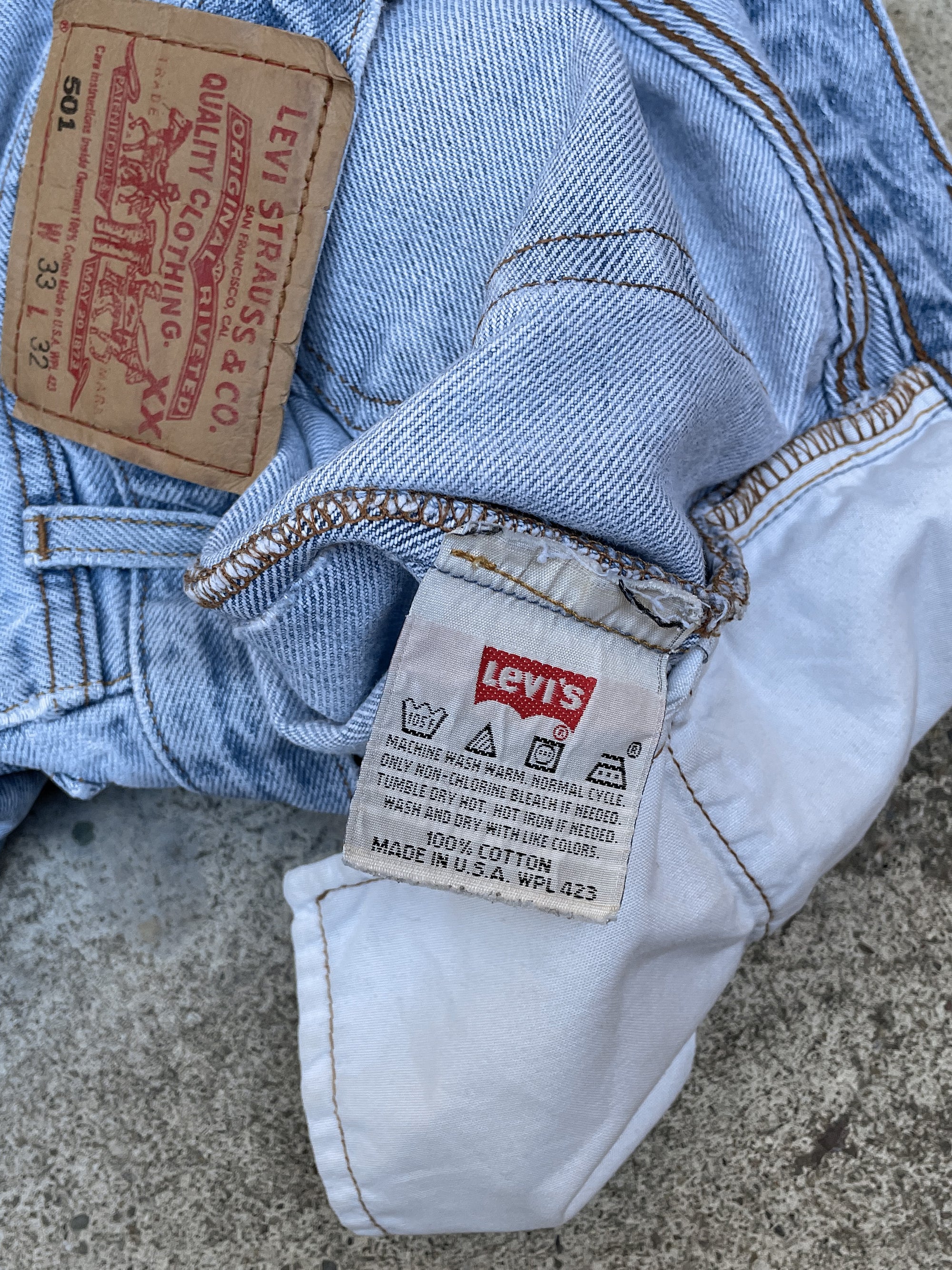 Levi’s Distressed Faded Blue 501 (32X31)