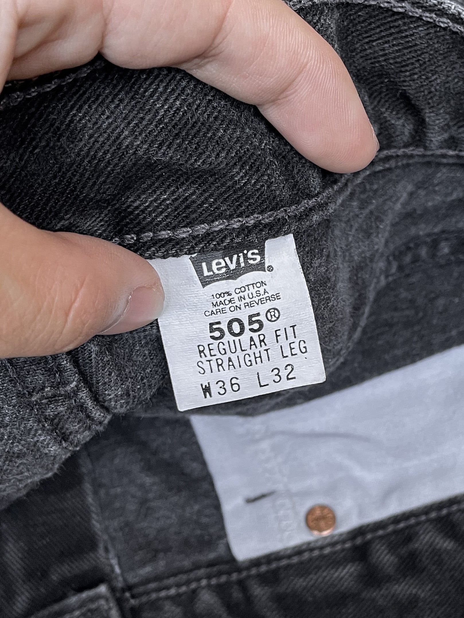 Vintage Levi’s Faded Black 505 Released Hem (34X31)