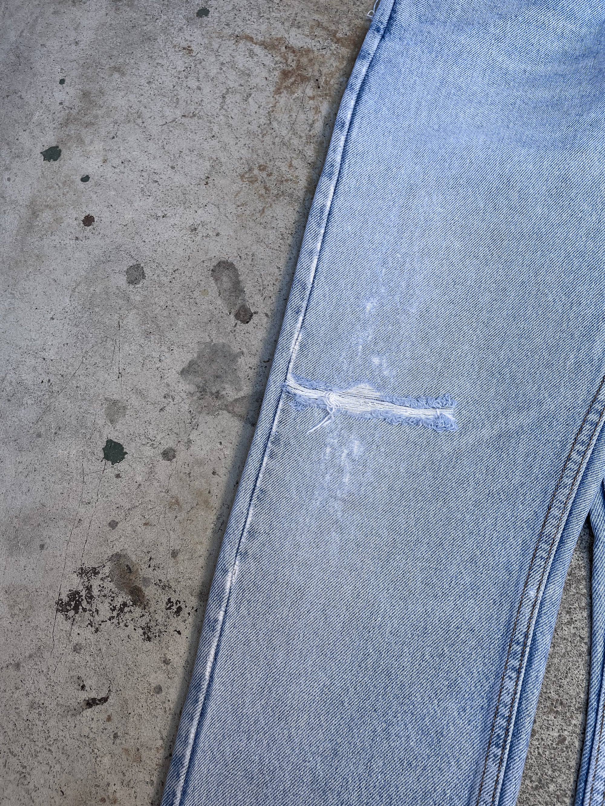 1990s Orange Tab Levis Distressed Faded Blue 505 Released Hem (28X30)