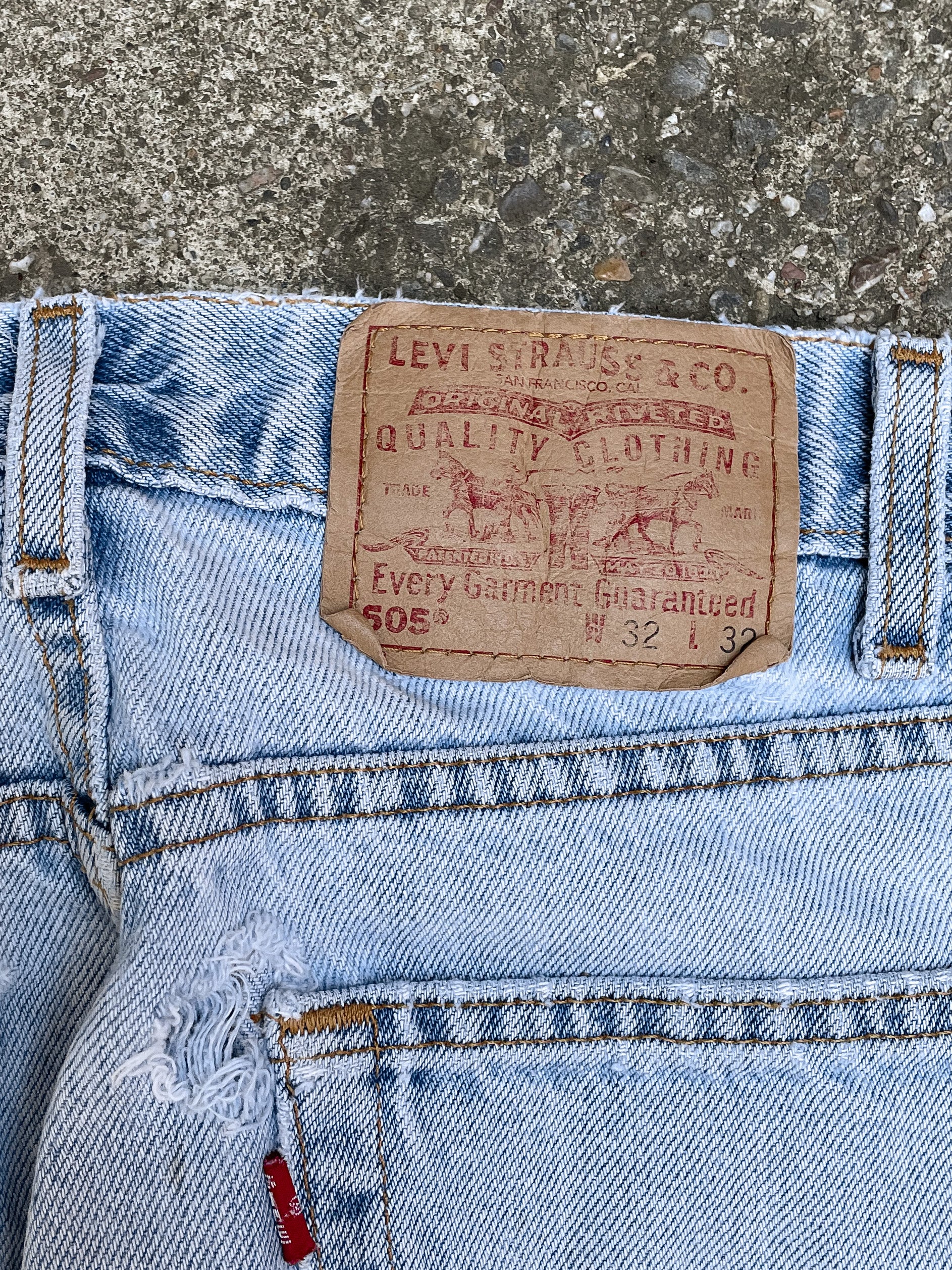 Vintage Levi’s Distressed Faded Blue 505 (31X31)