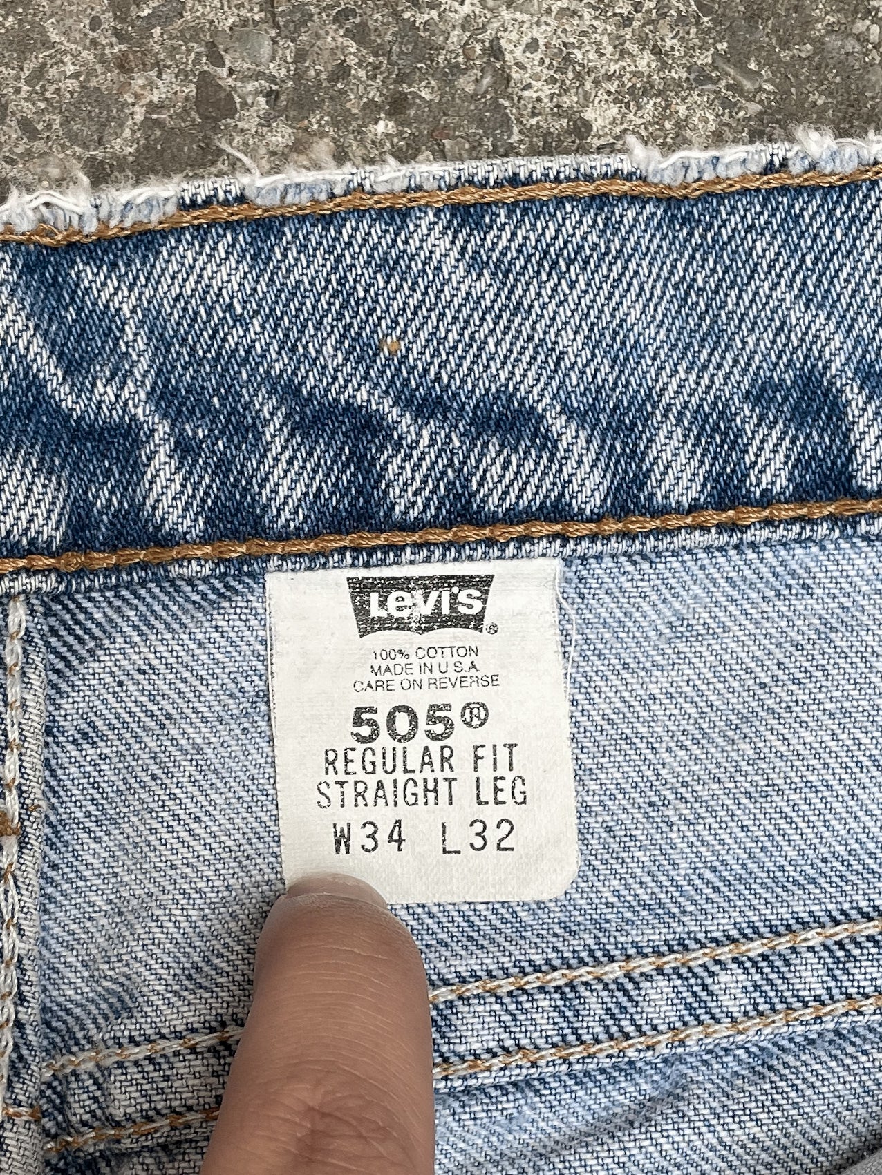 1990s Levi’s Faded Blue 505 Released Hem (33X32)