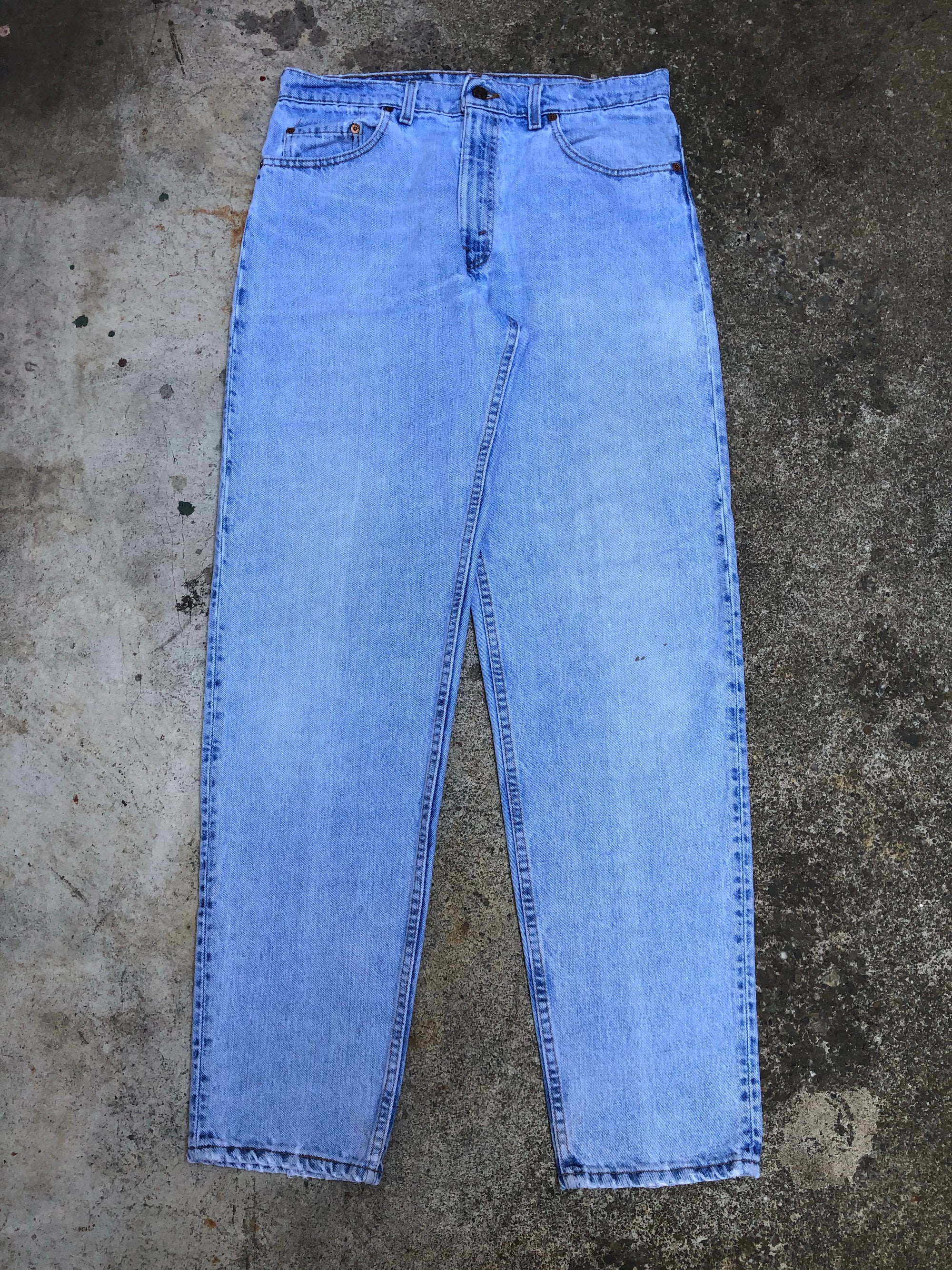 1990s Levis 550 Light Wash Worn In Blue (33X33)