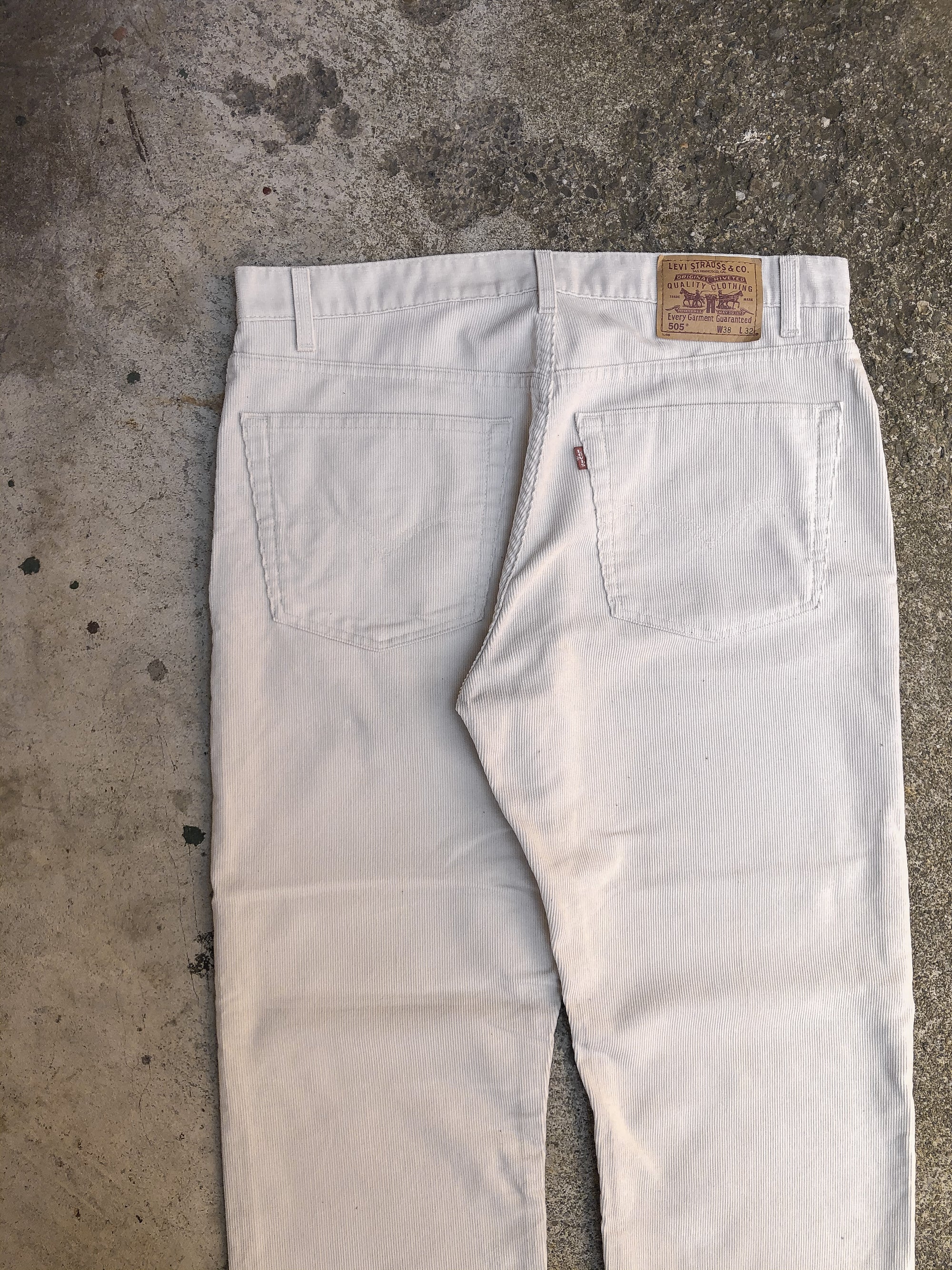 1990s Levis Ivory Off White 505 Corduroy Pants (37X30)