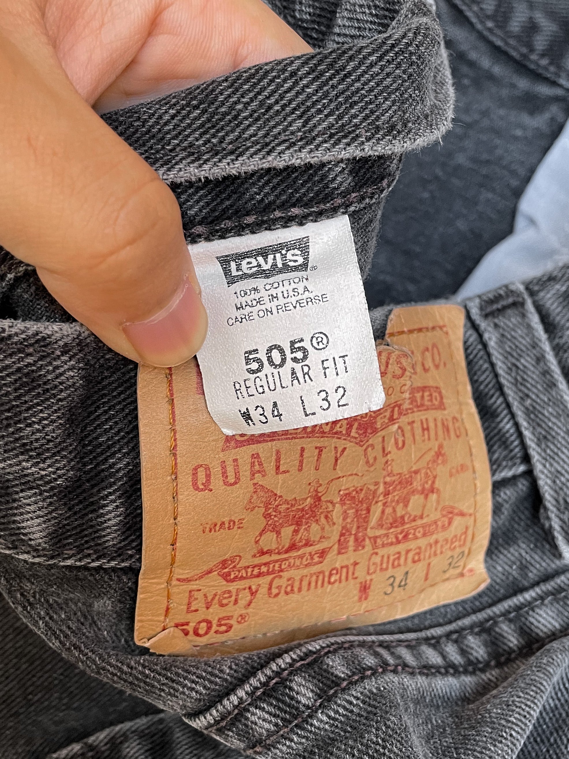 Vintage Levi’s Faded Black 505 Released Hem (33X31)