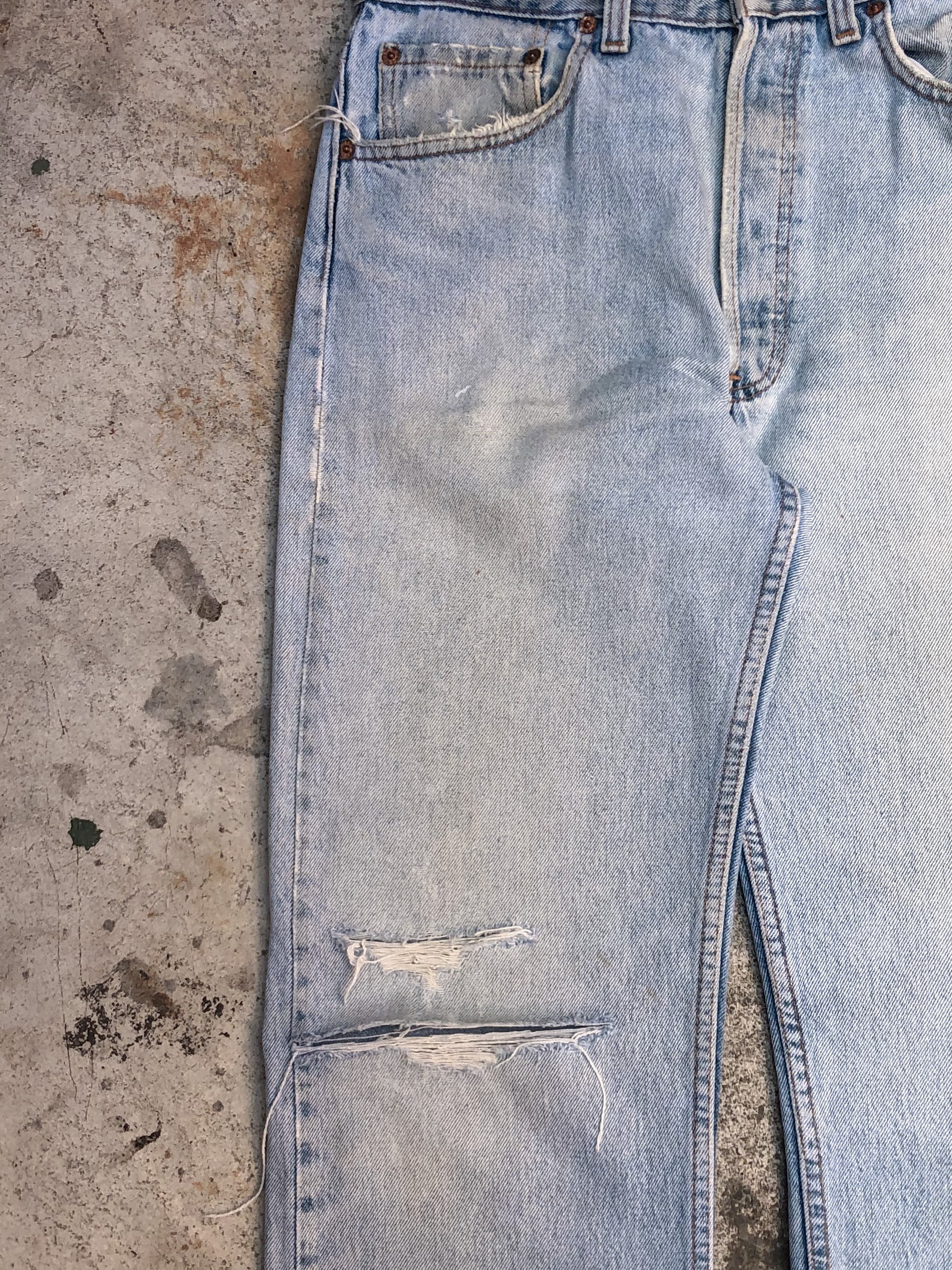 1990s Levis Distressed Faded Blue 501 (31X32)