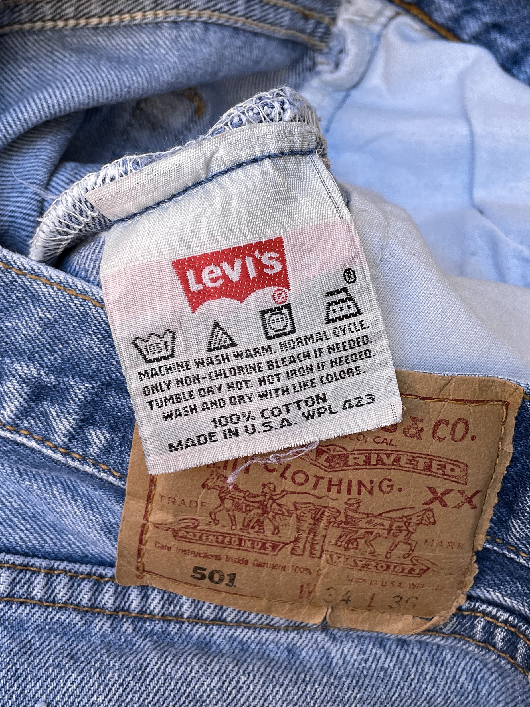 1990s Levi’s Faded Blue 501 (31X34)