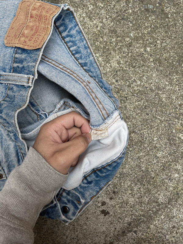 1980s Levi’s Distressed Faded Blue 505 Released Hem (32X28)