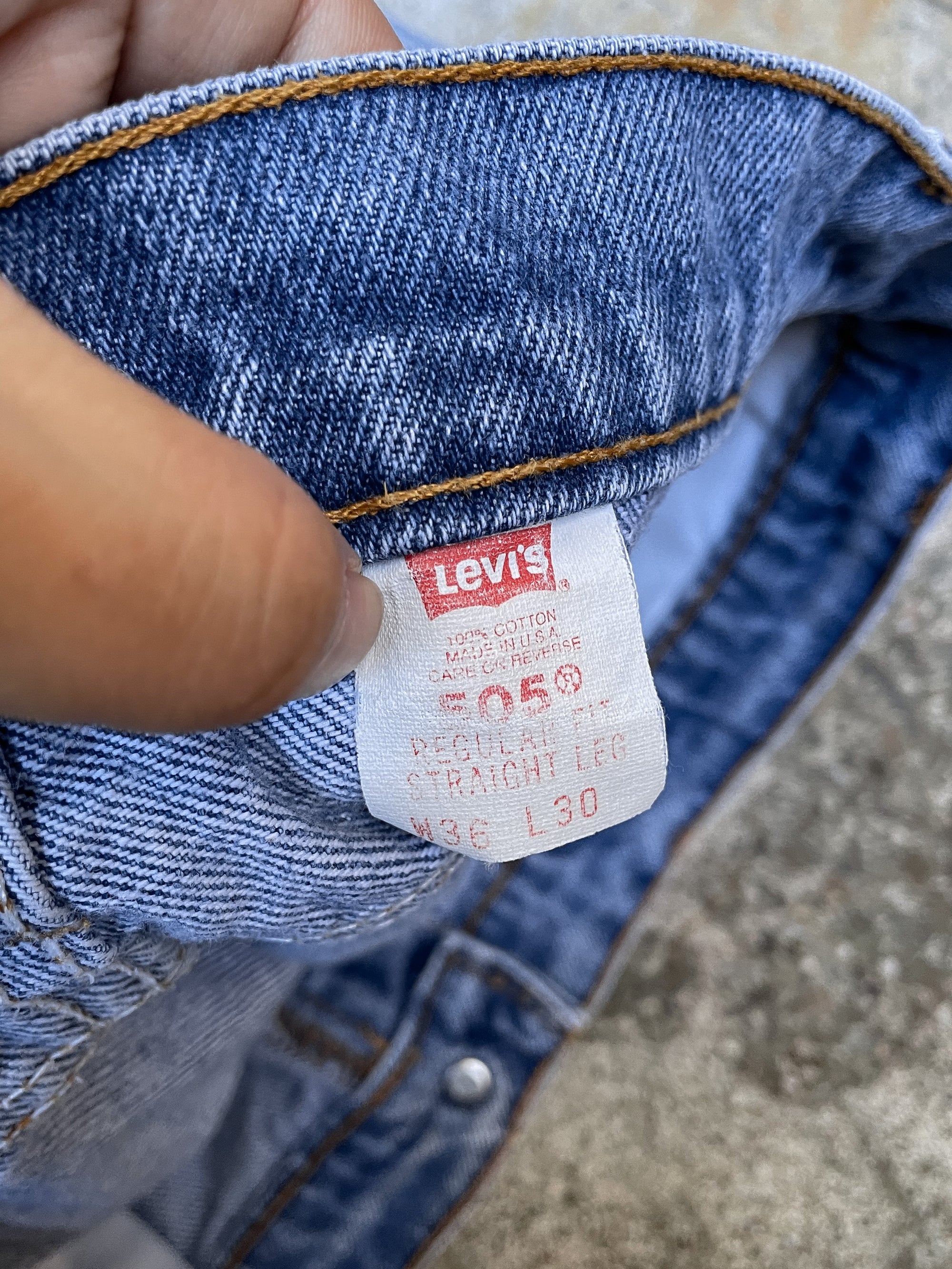 1990s Orange Tab Levi’s Faded Blue 505 Released Hem (35X28)