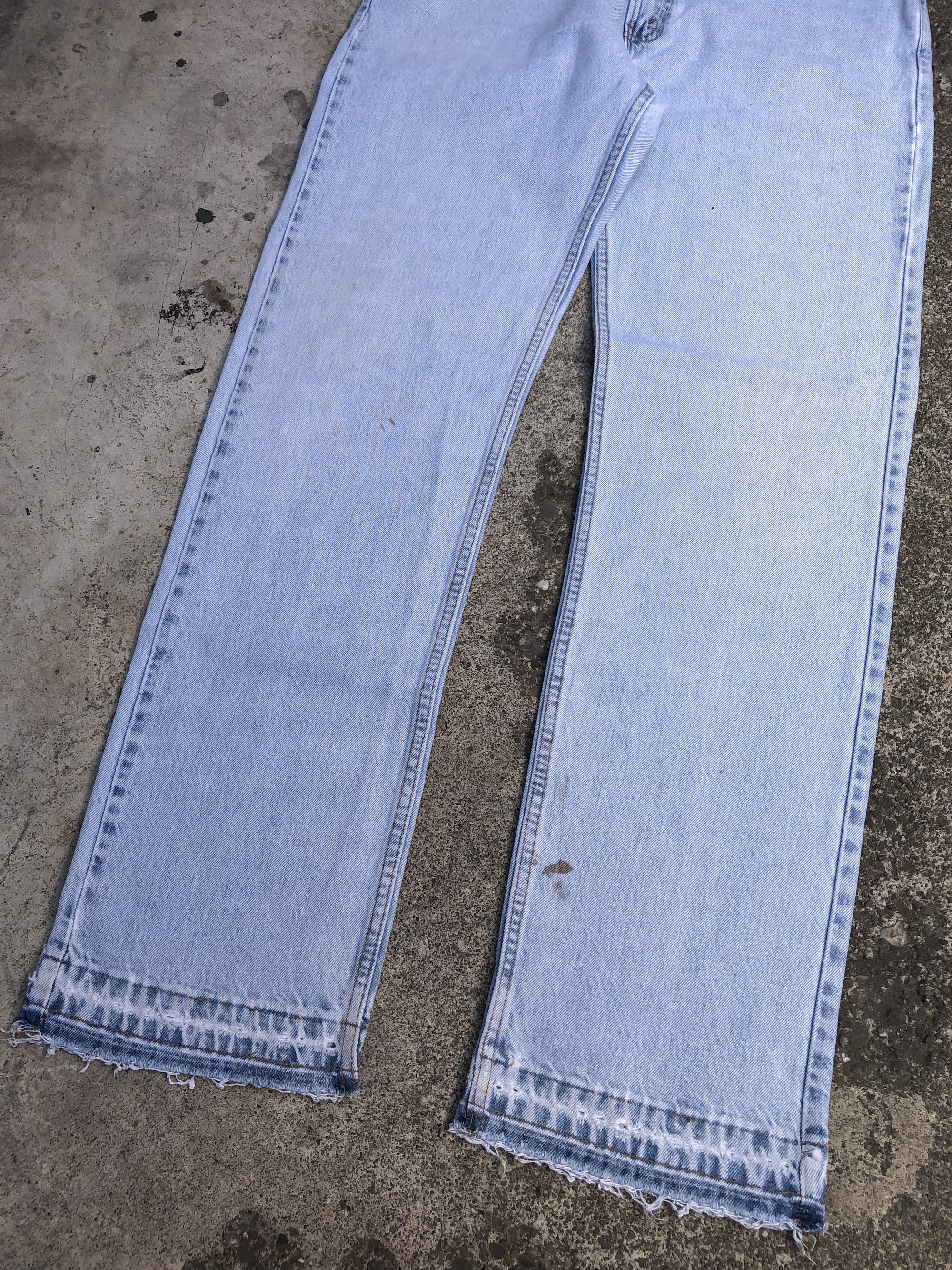 1990s Levis Light Wash Blue 505 Released Hem (35X33)