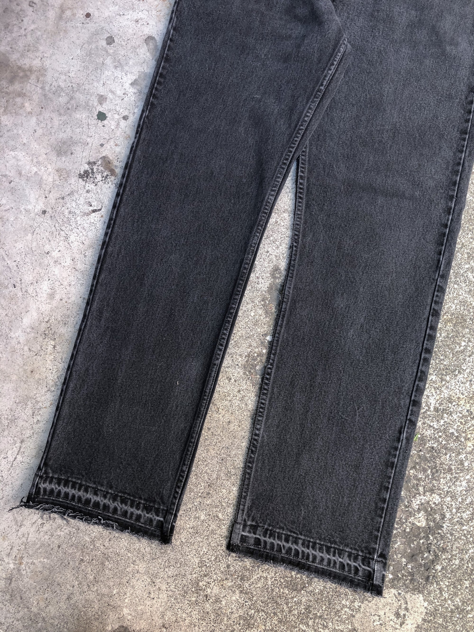 1990s Levis Faded Dark Charcoal 505 Released Hem (34X31)